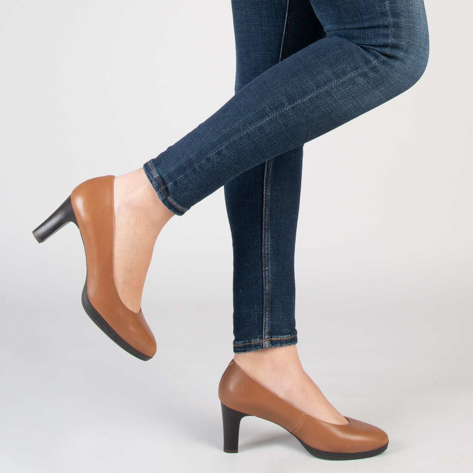AZAFATA - Zapatos con tacón y plataforma MARRÓN