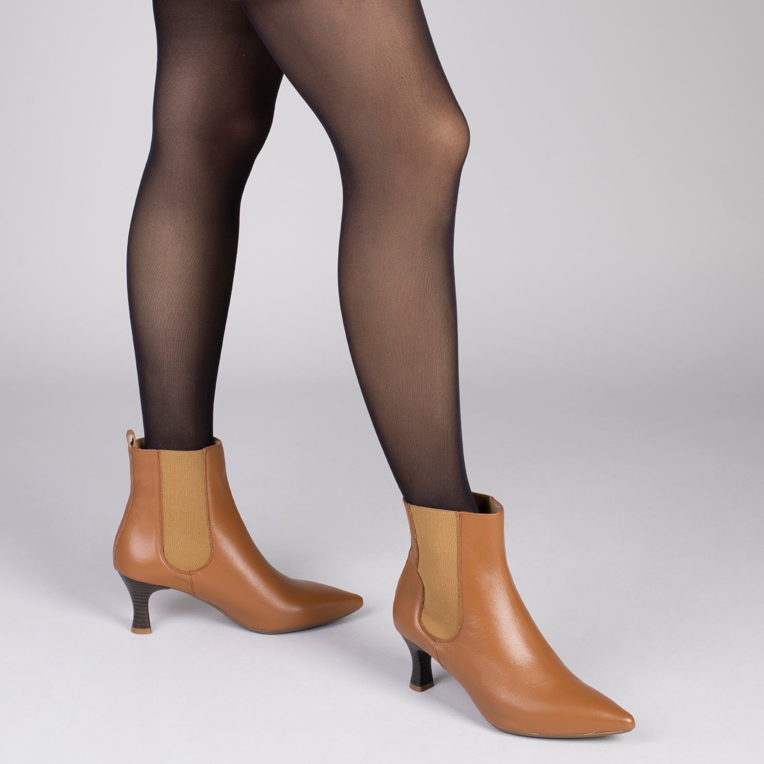 CHIC – Botines chelsea con tacón Camel napa