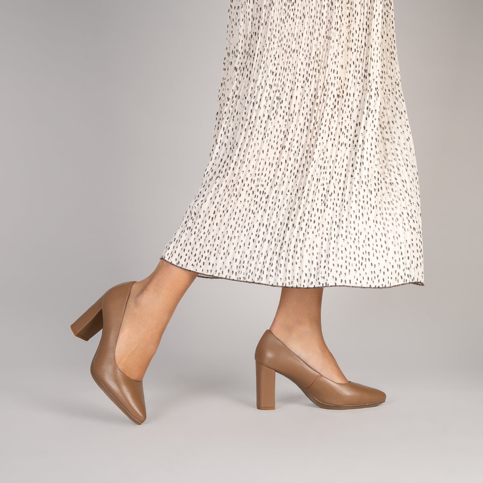 URBAN SALON – Zapatos de tacón alto de napa CAMEL