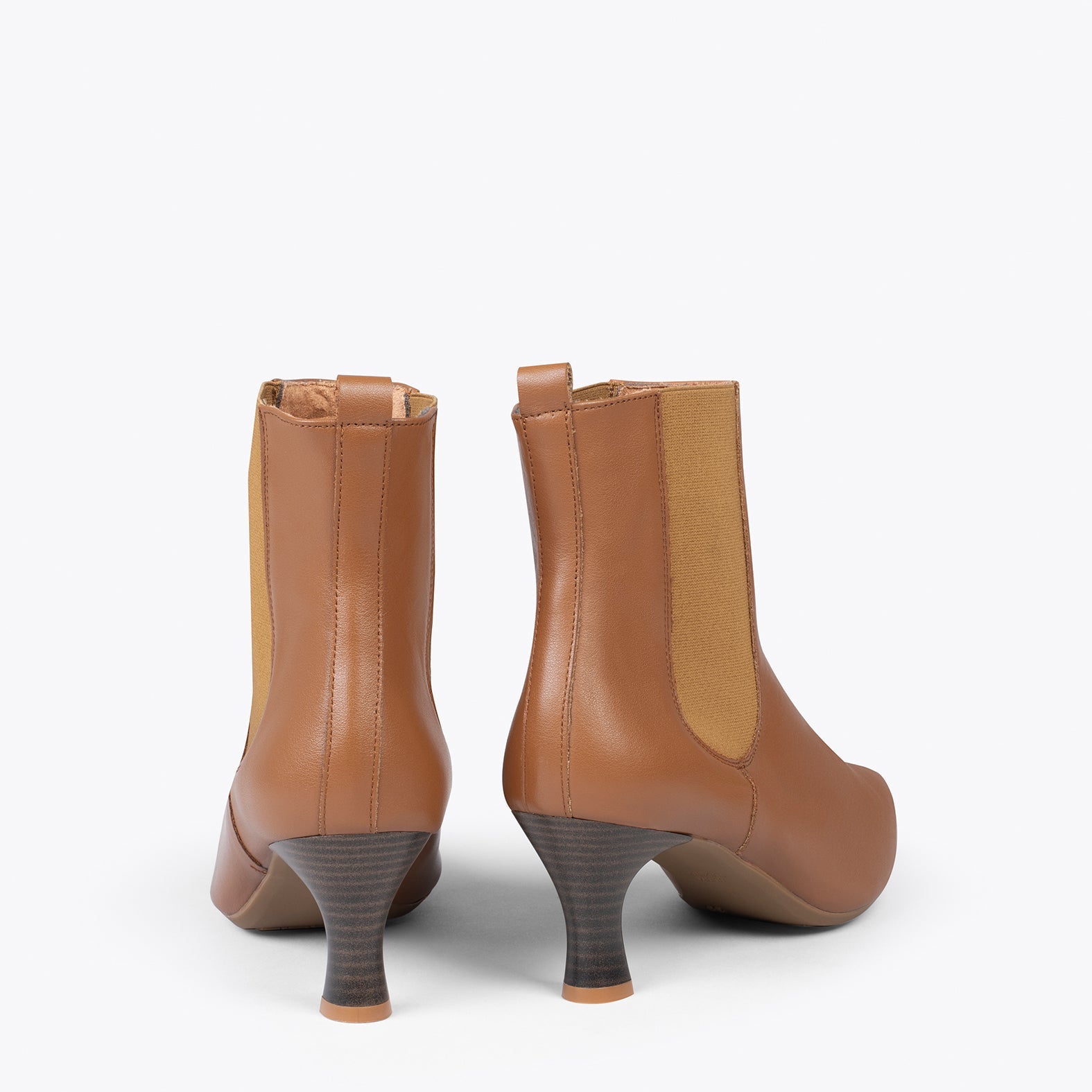CHIC – Botines chelsea con tacón Camel napa