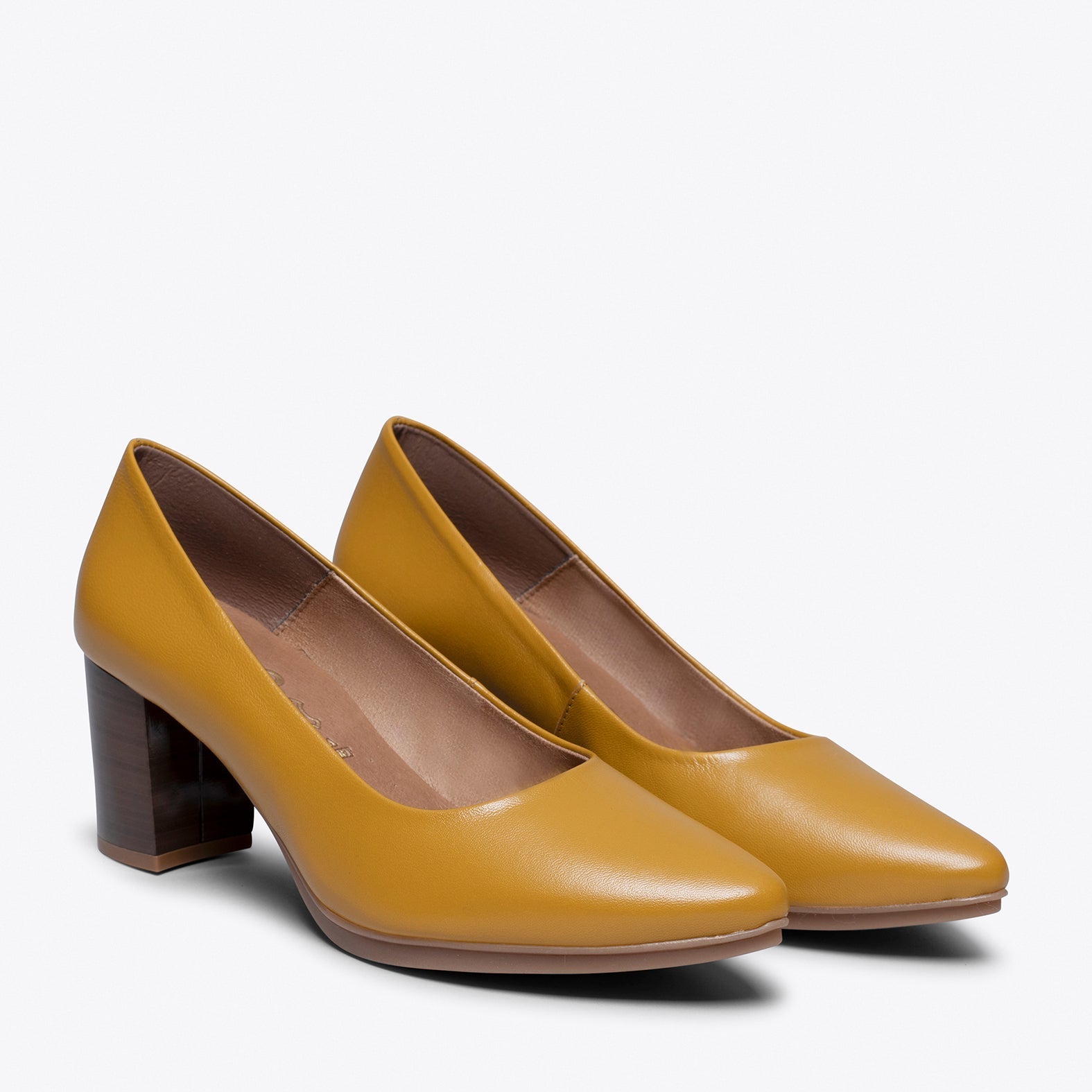 URBAN S SALON - Zapato MOSTAZA con tacón madera