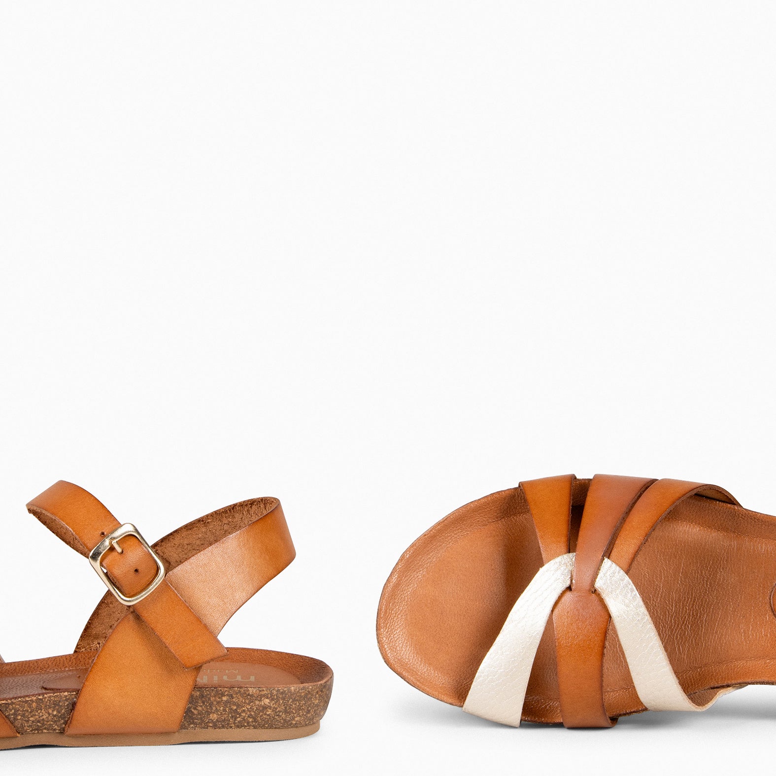 SALOMÉ - Sandalias planas con pulsera CAMEL