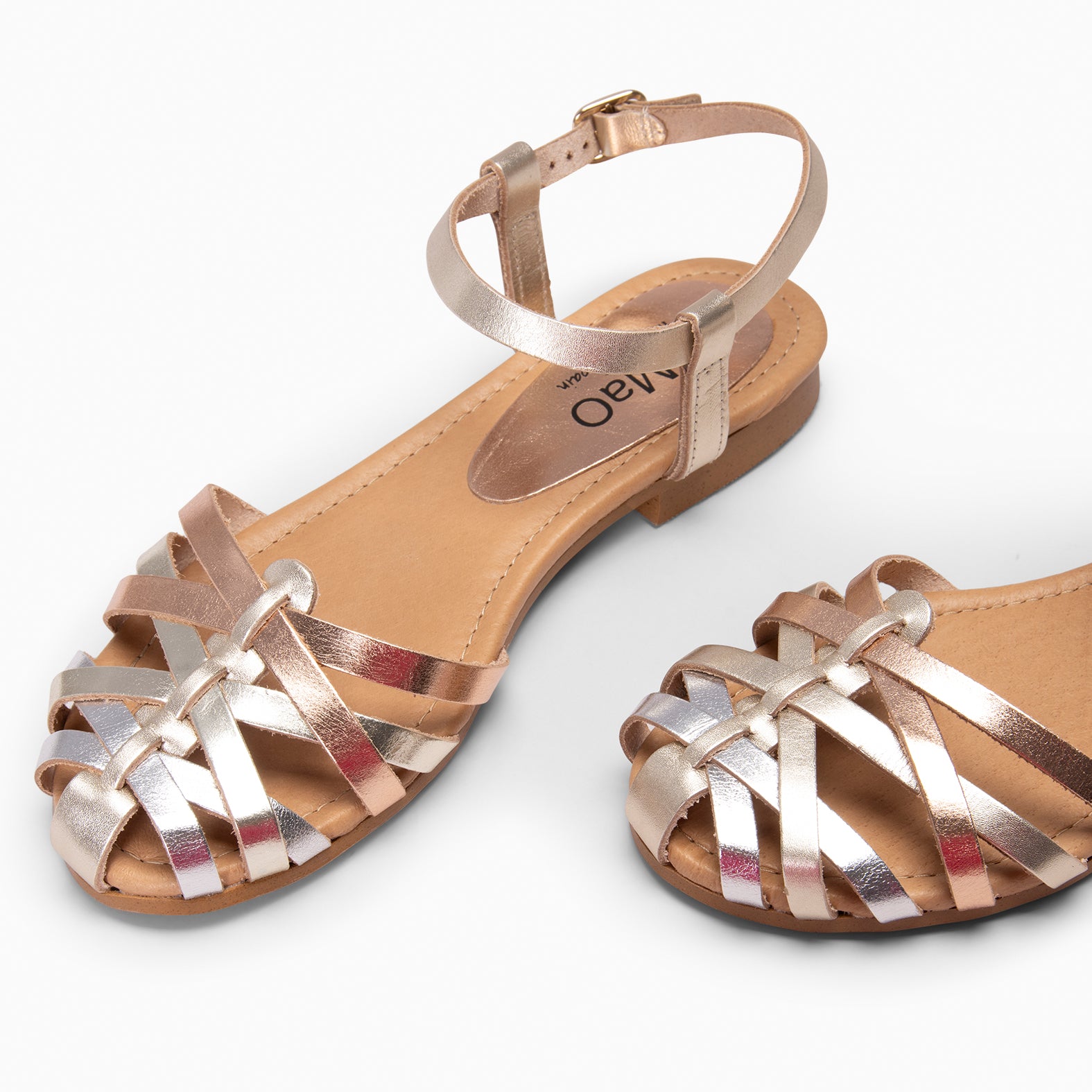 BEACH - Sandalias planas de tiras METALES