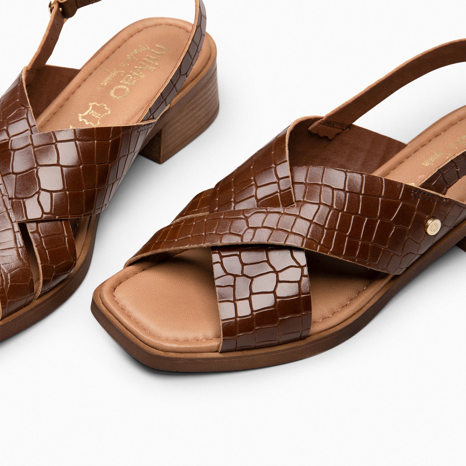 BETANIA - Sandalias planas de piel grabado coco MARRÓN