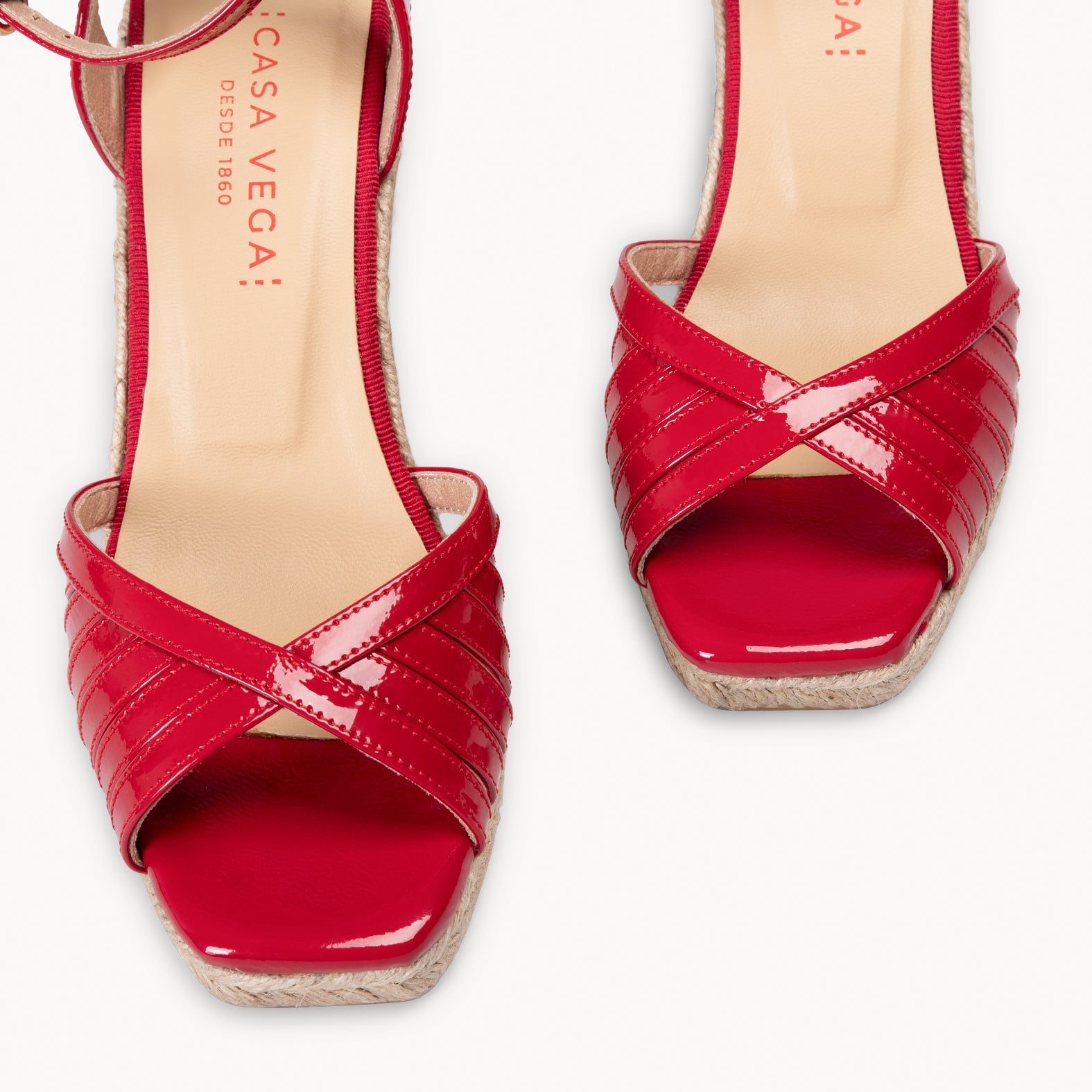ISABEL - SANDALIAS ROJAS DE TIRAS CRUZADAS CON CUÑA