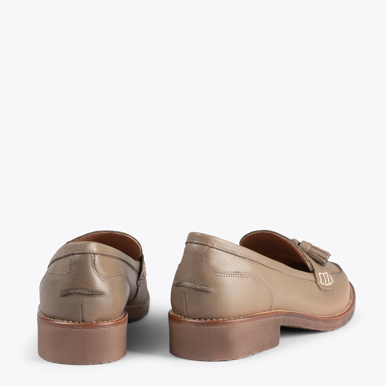 CASTELLANO CASUAL – Mocasín de napa con borla TAUPE