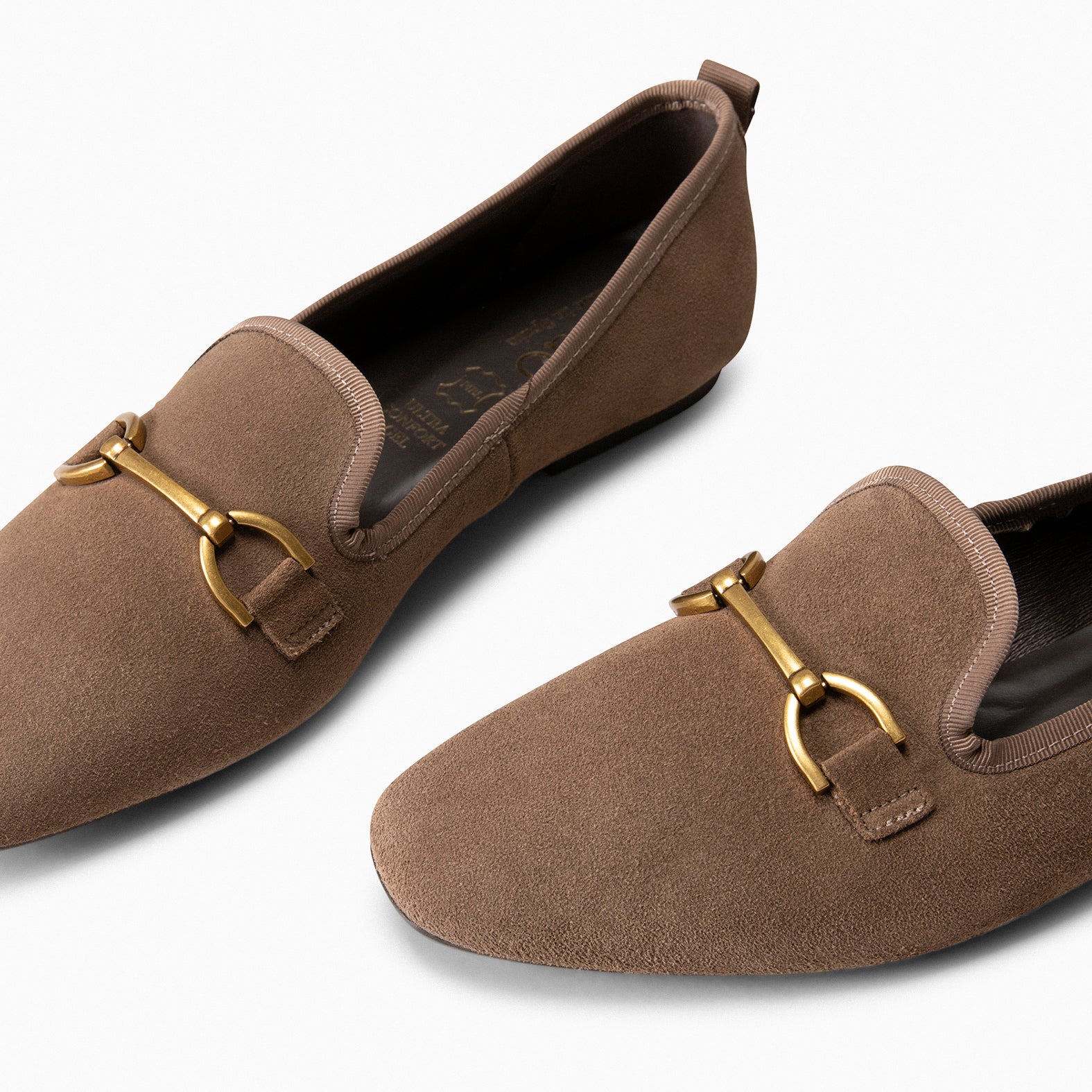 SLIPPER – Mocasines tacón bajo TAUPE