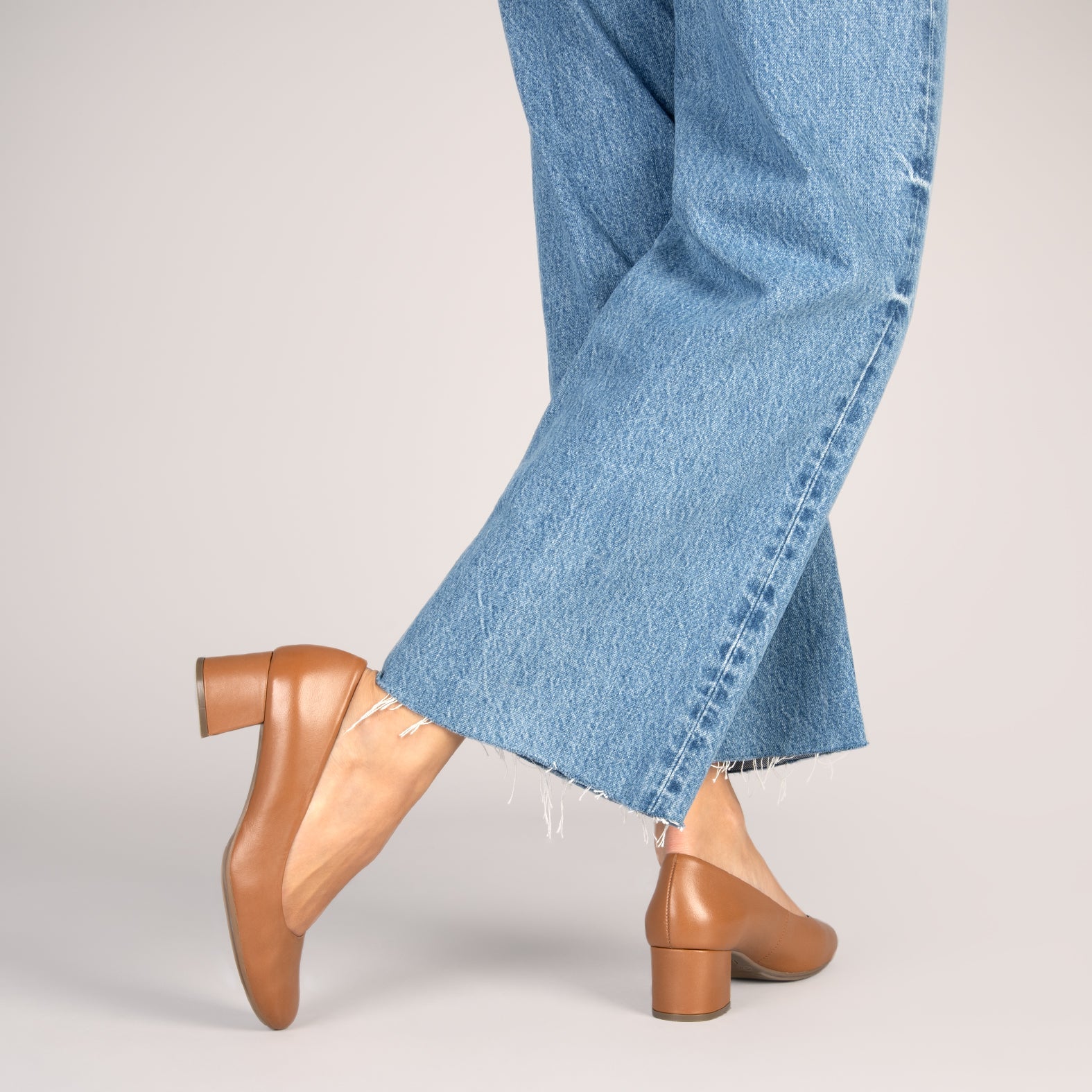 URBAN REDONDO SALON - Zapatos de tacón bajo de napa CAMEL