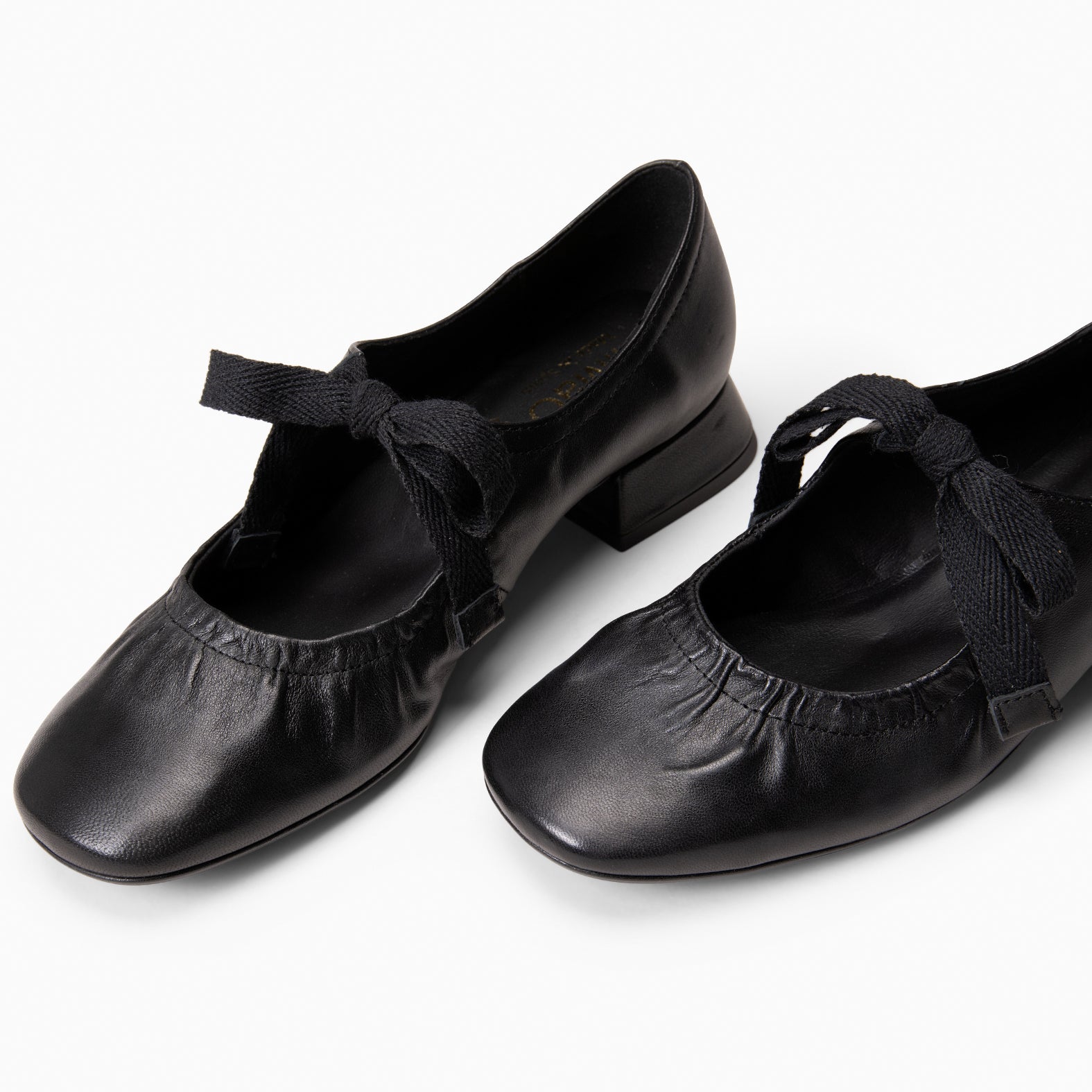 CORA – Merceditas con lazo NEGRO