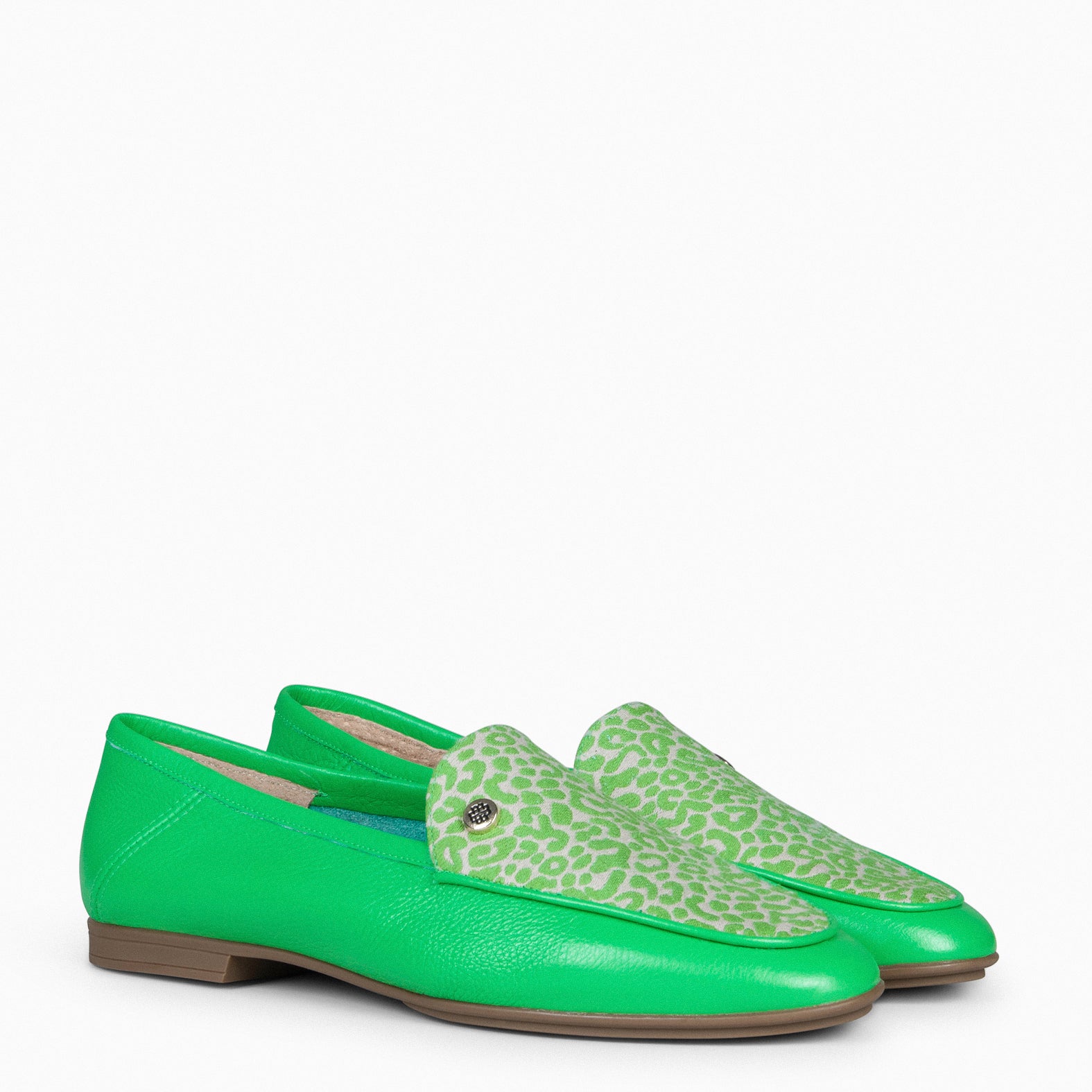 STYLE SAUVAGE - Mocasín tacón bajo VERDE
