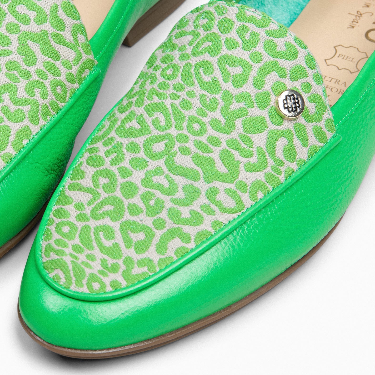 STYLE SAUVAGE - Mocasín tacón bajo VERDE