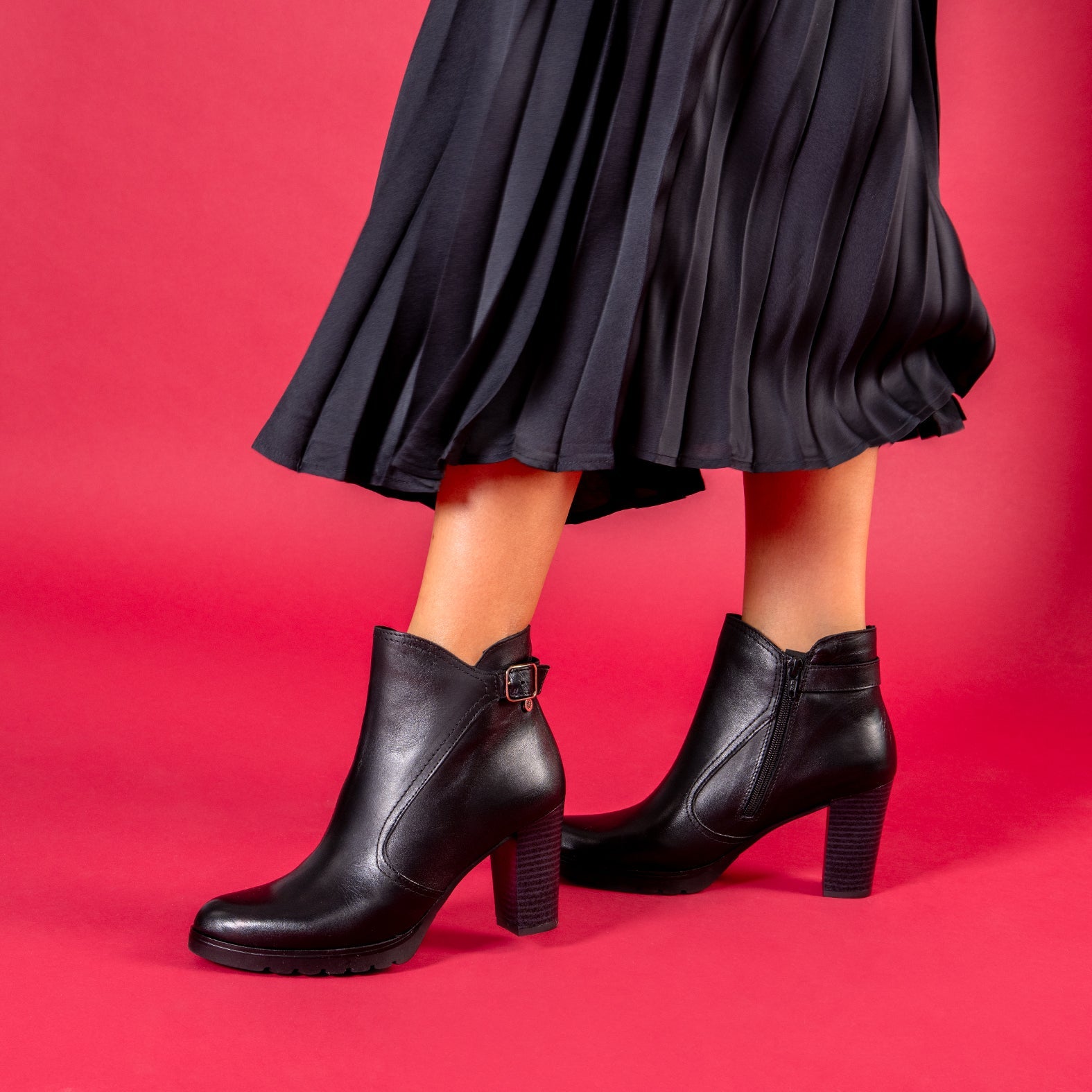 OLI – Botines de tacón alto con hebilla decorativa NEGRO