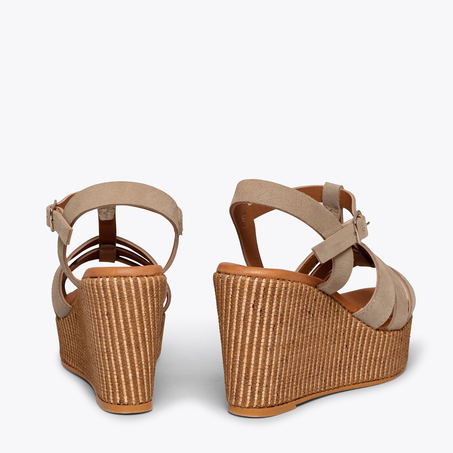 ÁMBAR - Cuñas TAUPE con plataforma de rafia