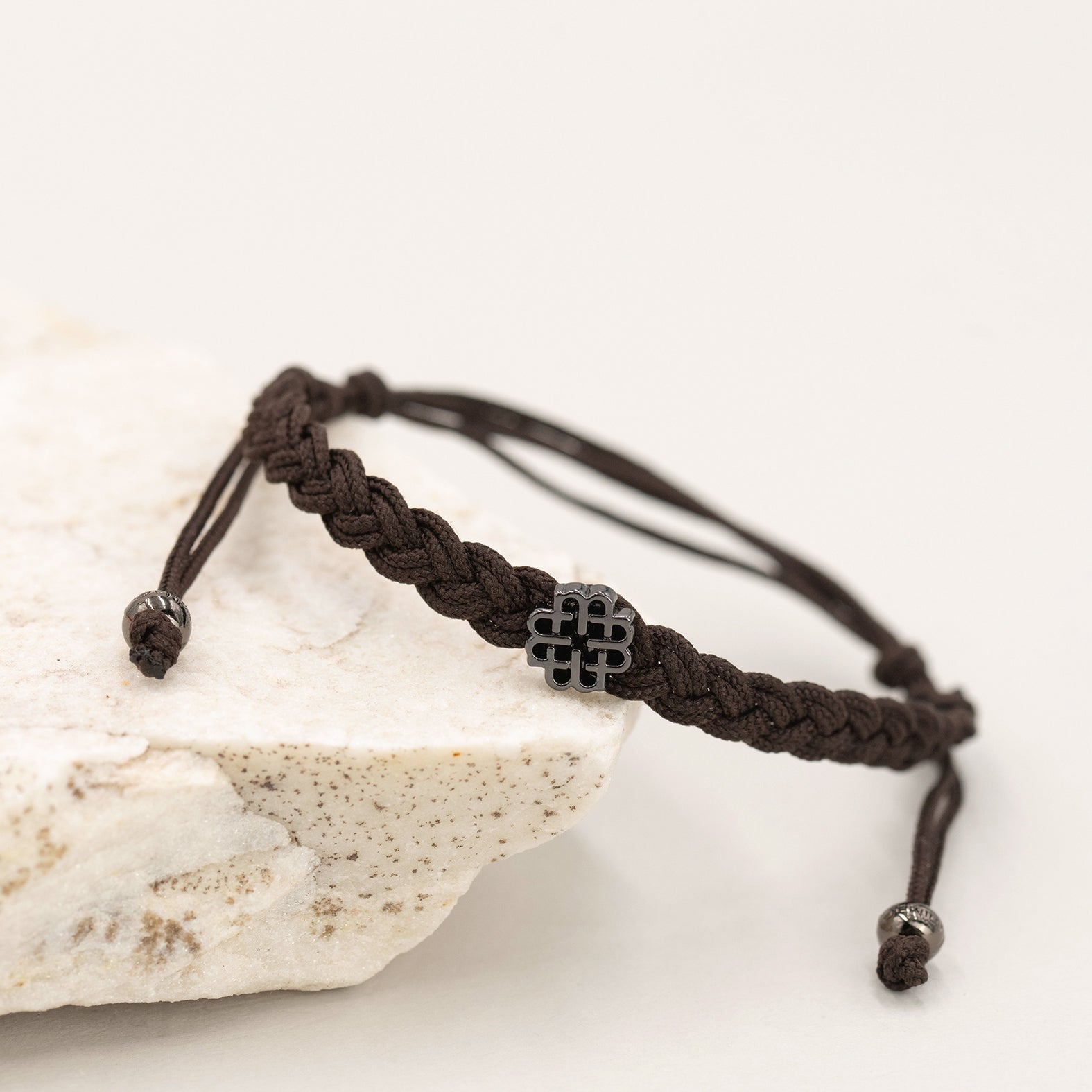 PULSERA MARRON DE LA FORTALEZA