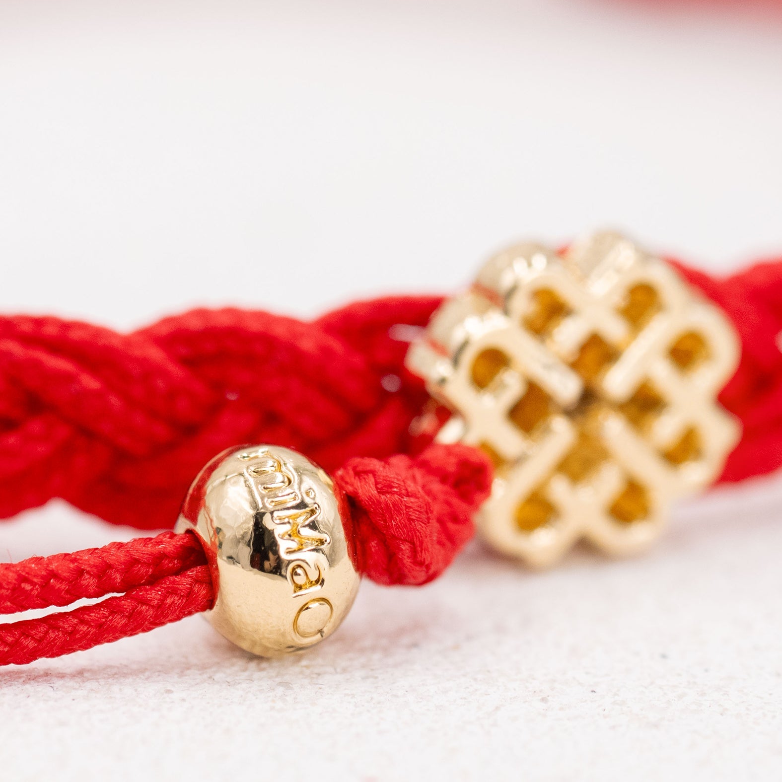 PULSERA ROJA DE LA SUERTE ORO