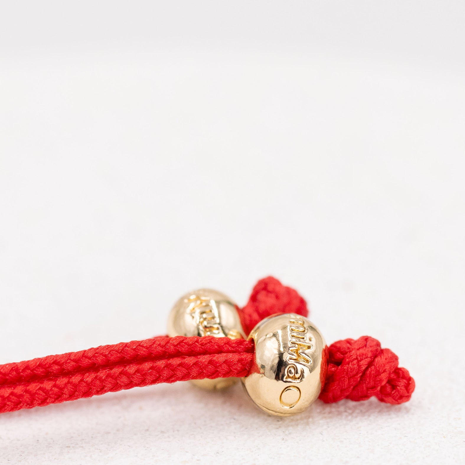 PULSERA ROJA DE LA SUERTE ORO