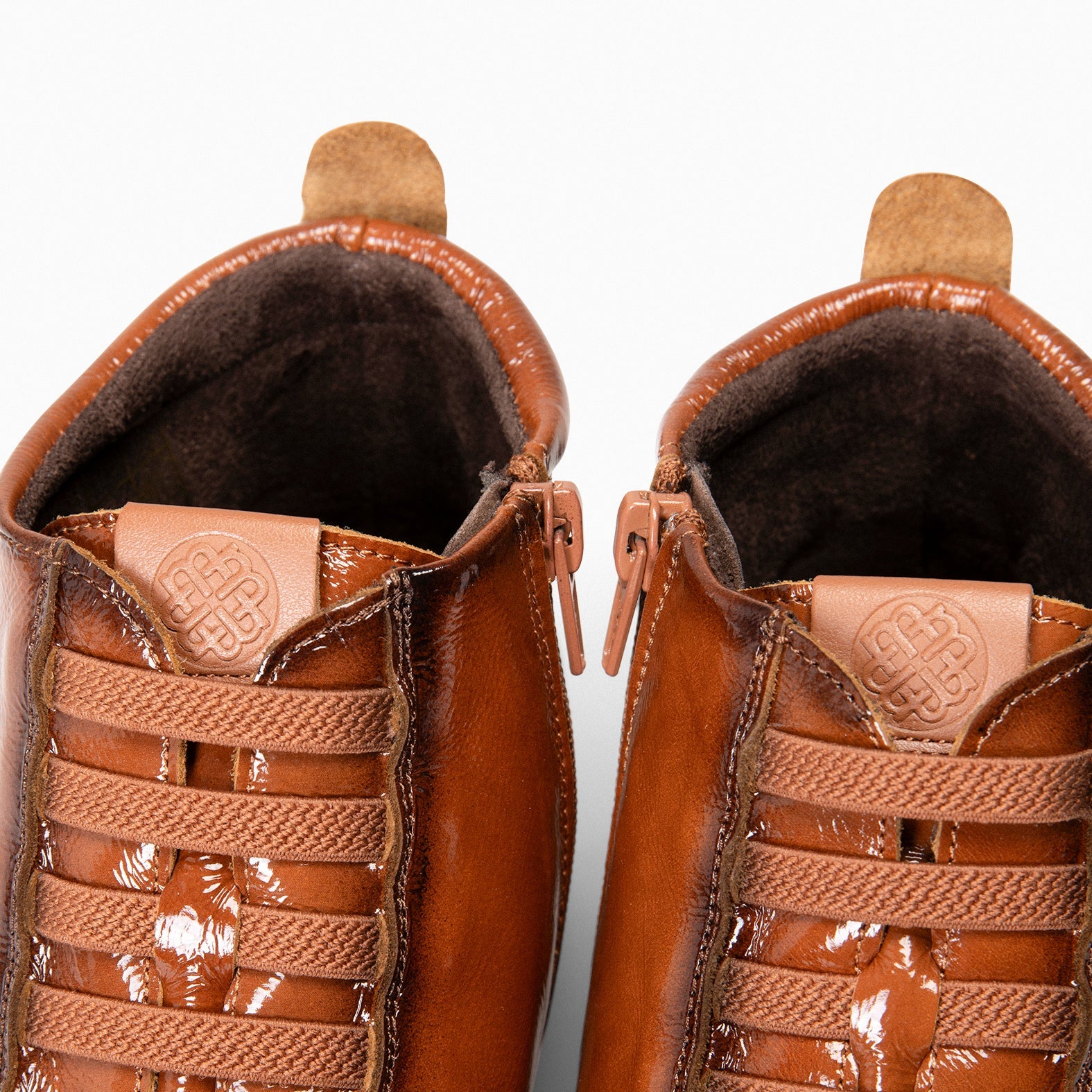 FLEXY - Zapatillas de charol CUERO abotinadas