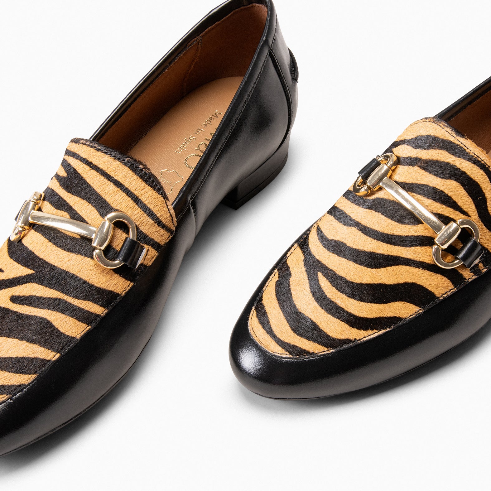 STYLE SAUVAGE - Mocasín tacón bajo CAMEL