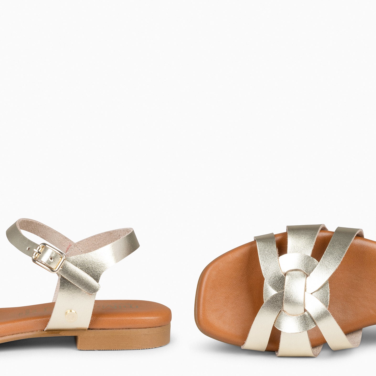 LIVIA - Sandalias planas elegantes PLATINO