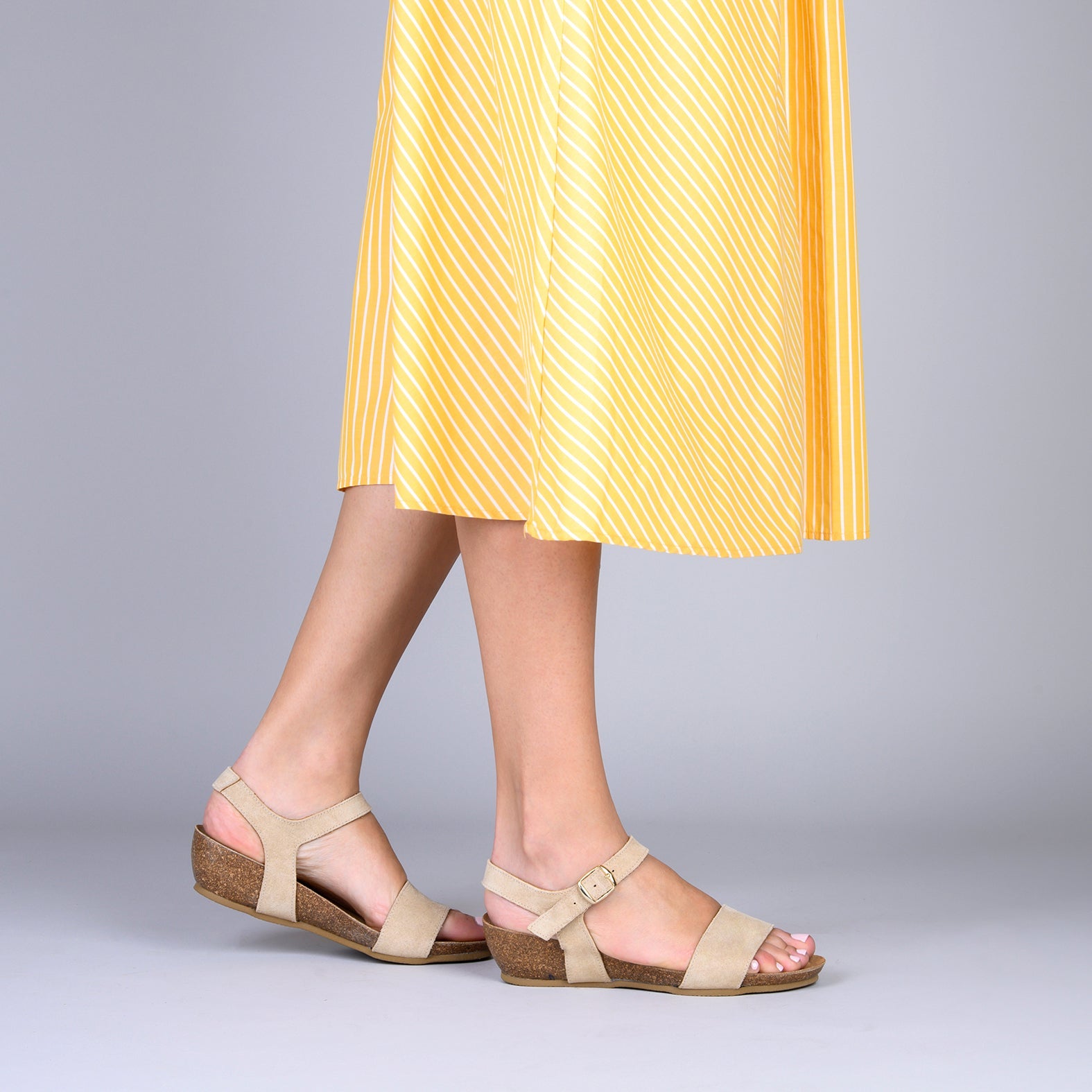 OAK – Sandalias Bio de serraje con cuña BEIGE