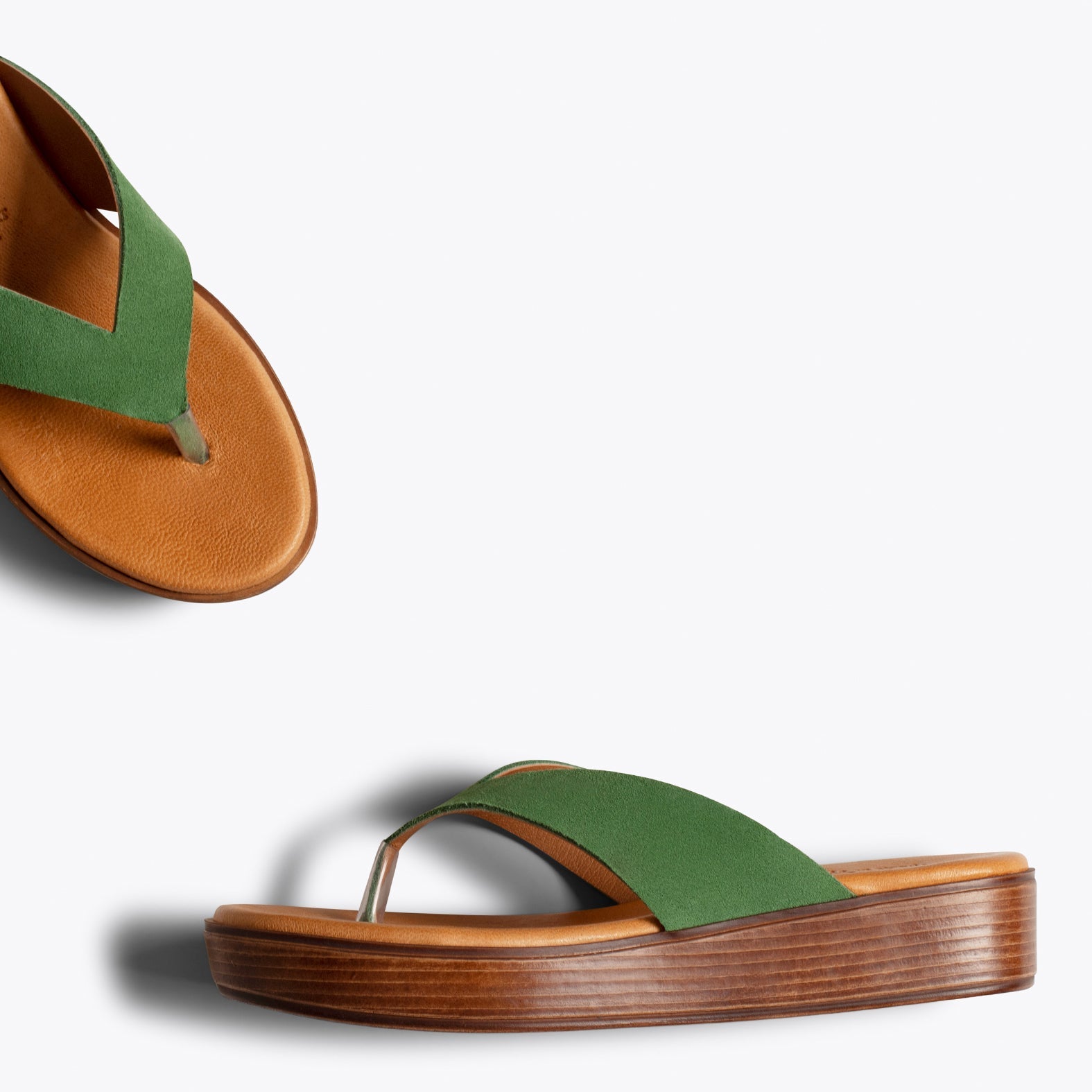 BASIC - Sandalias VERDES de dedo con plataforma