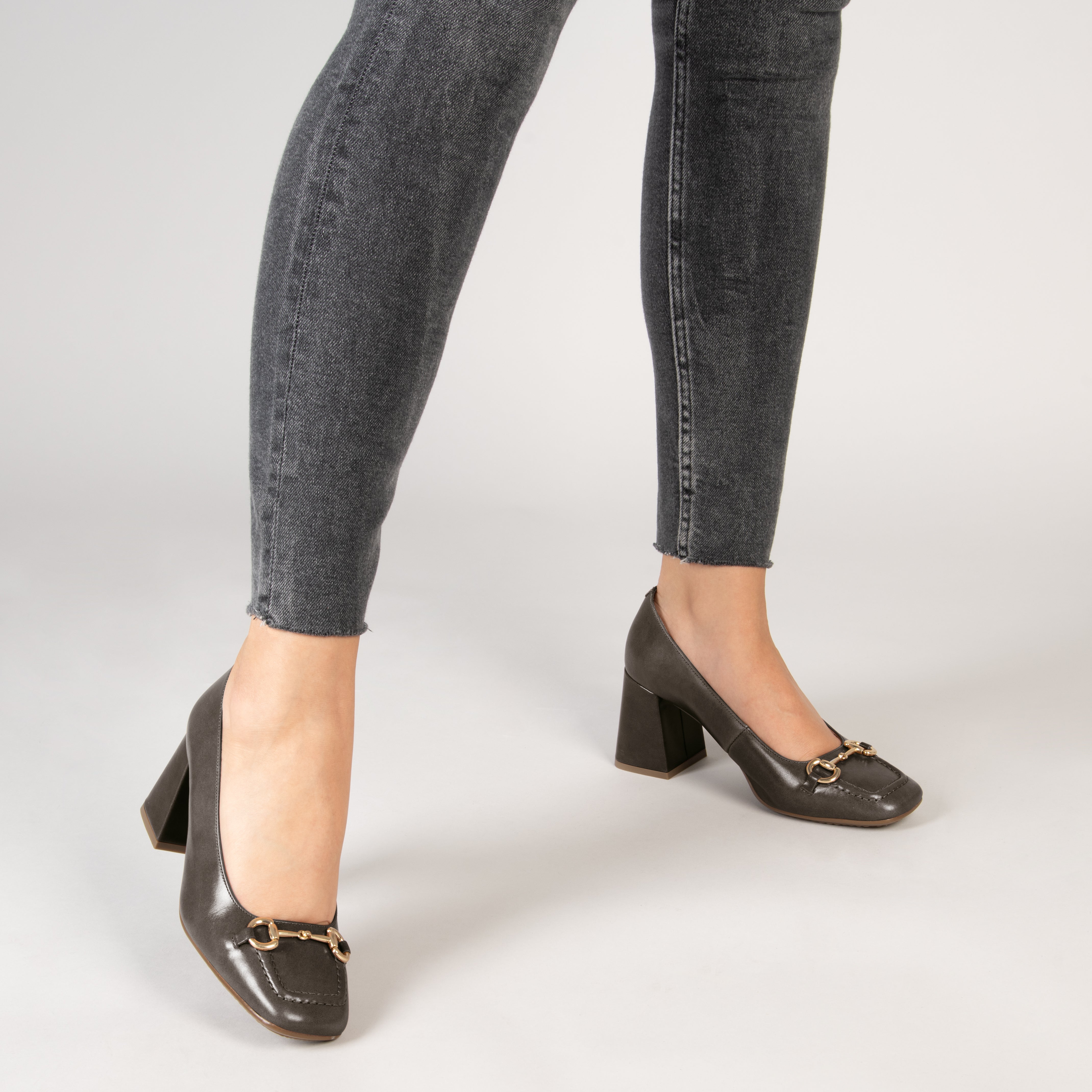 MÍA – Zapatos con tacón bloque VERDE OSCURO