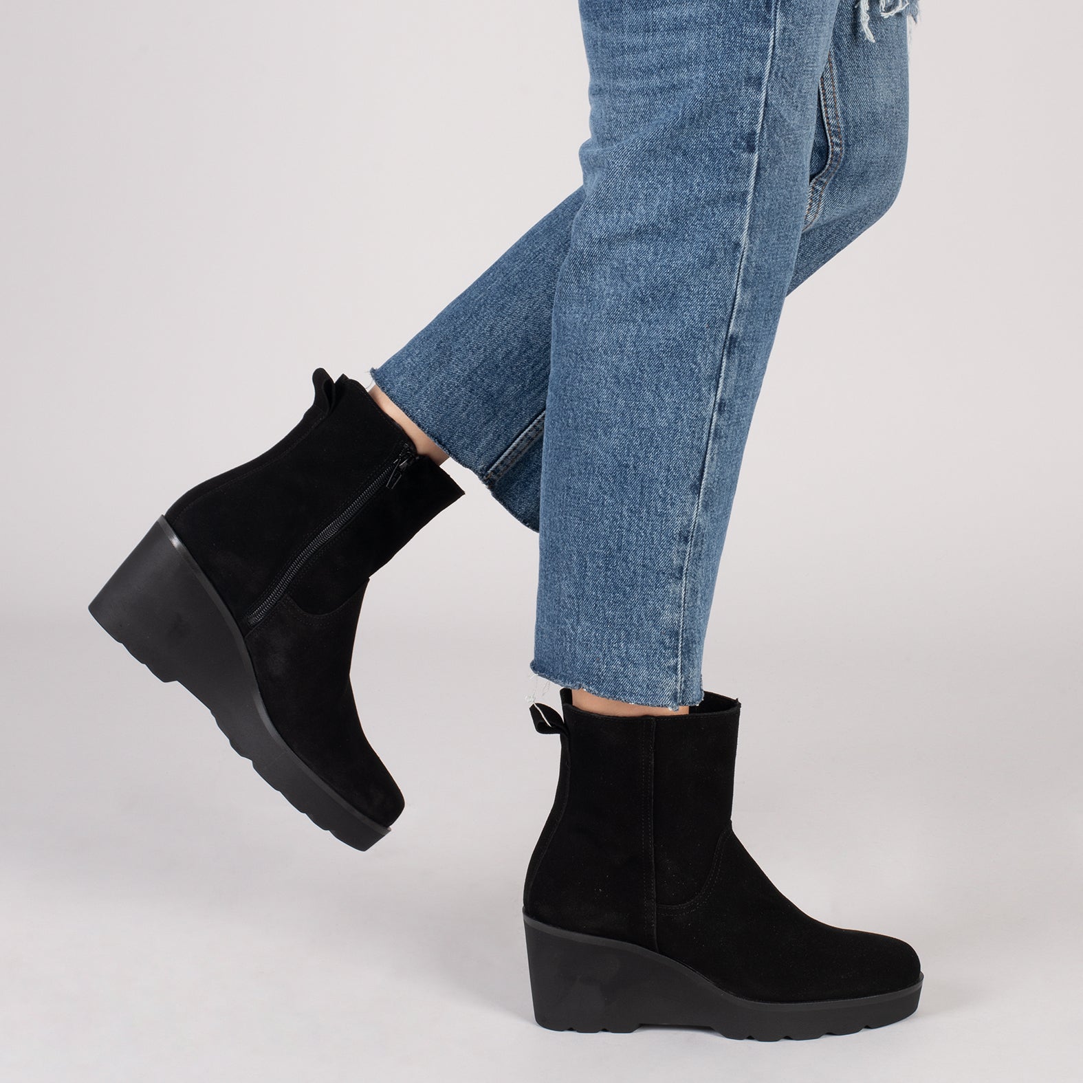 JEANS – Botines con caña media y plataforma NEGRO