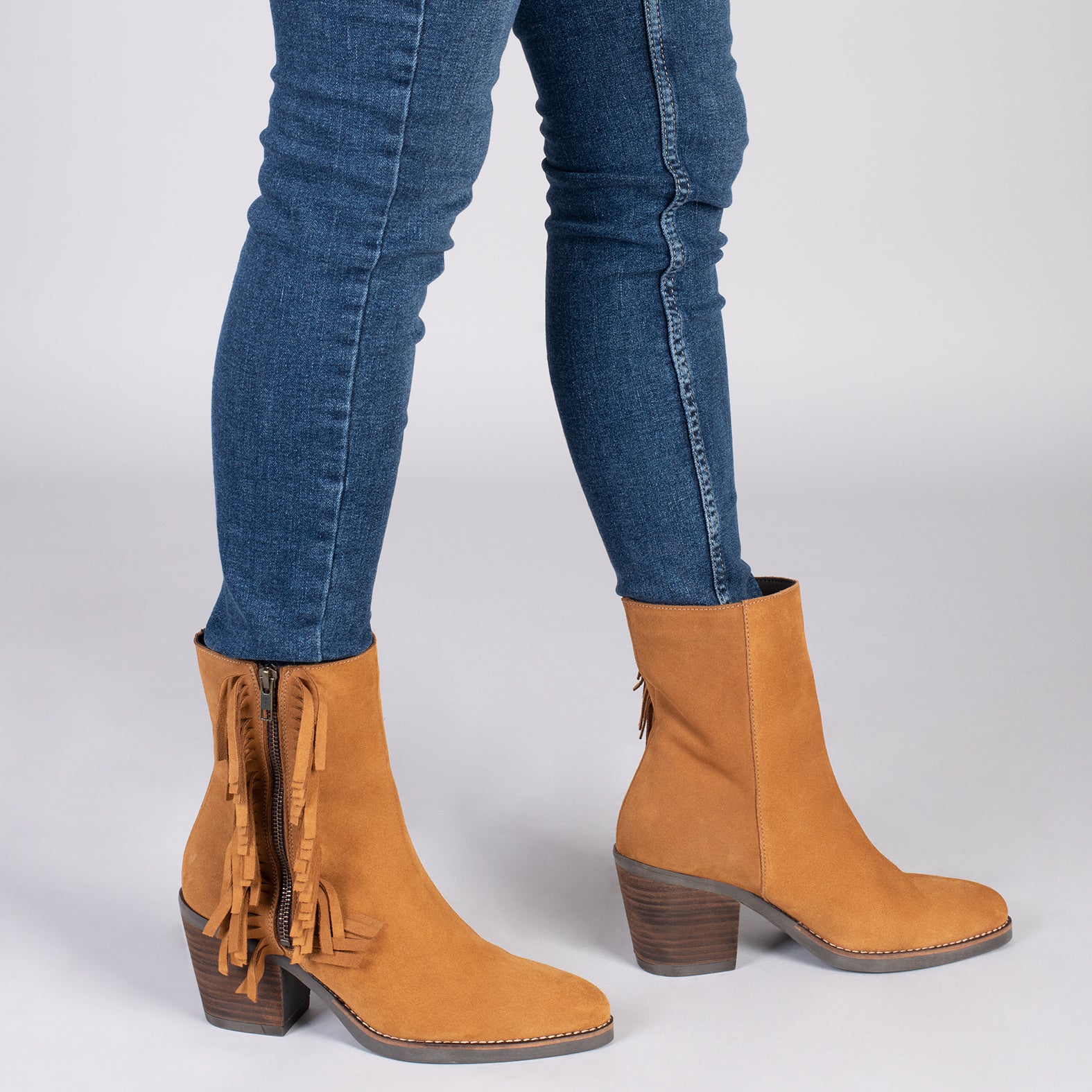 BOHO – Botines estilo cowboy con flecos CAMEL