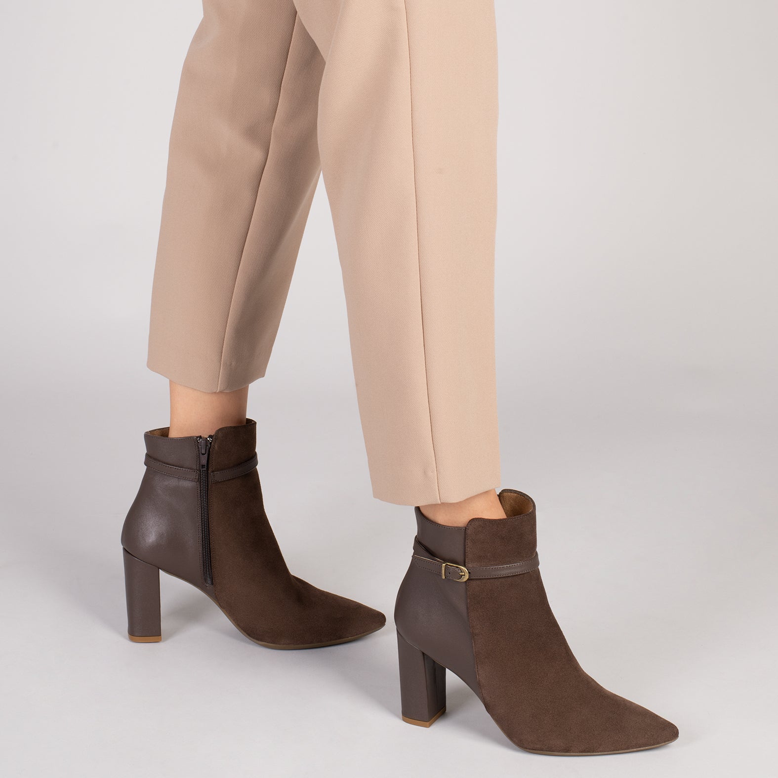 PRAGA - Botines de mujer con tacón MARRÓN