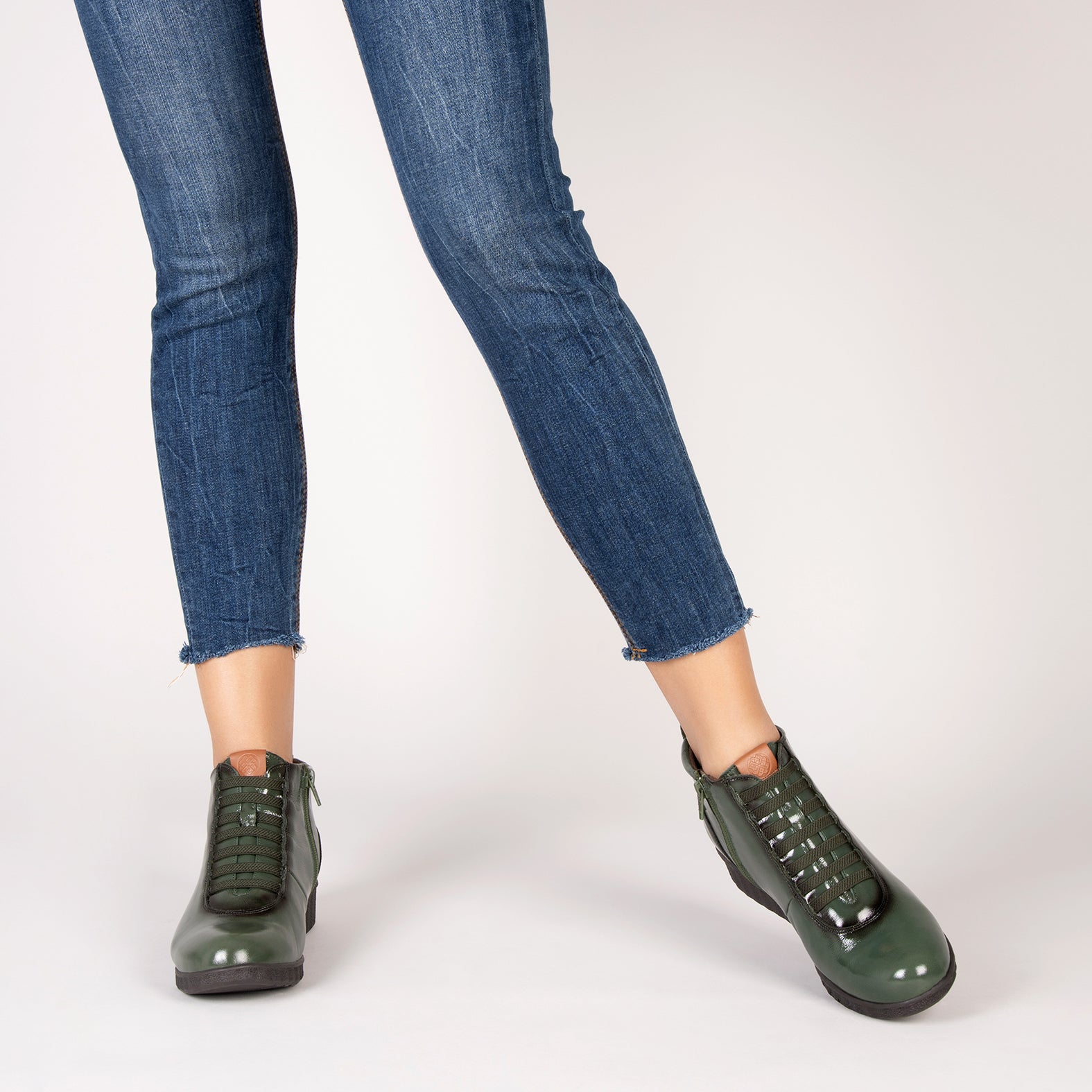 FLEXY - Zapatillas Abotinadas de charol VERDE