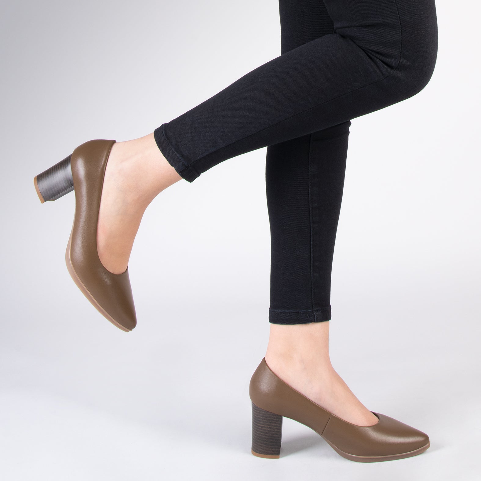 URBAN S SALON – Zapatos de tacón medio de napa MARRÓN