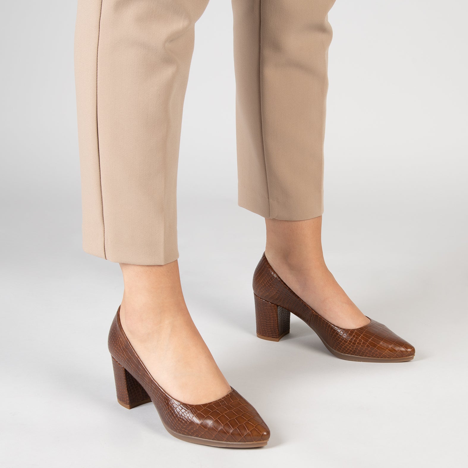 URBAN S COCO – Zapatos de tacón con textura de cocodrilo MARRÓN