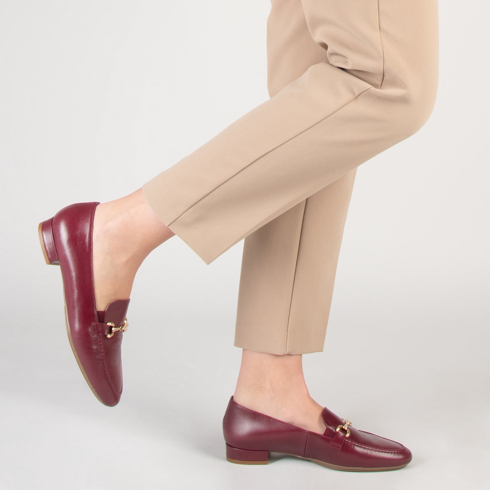 STYLE - Mocasines con detalle metalizado BURDEOS