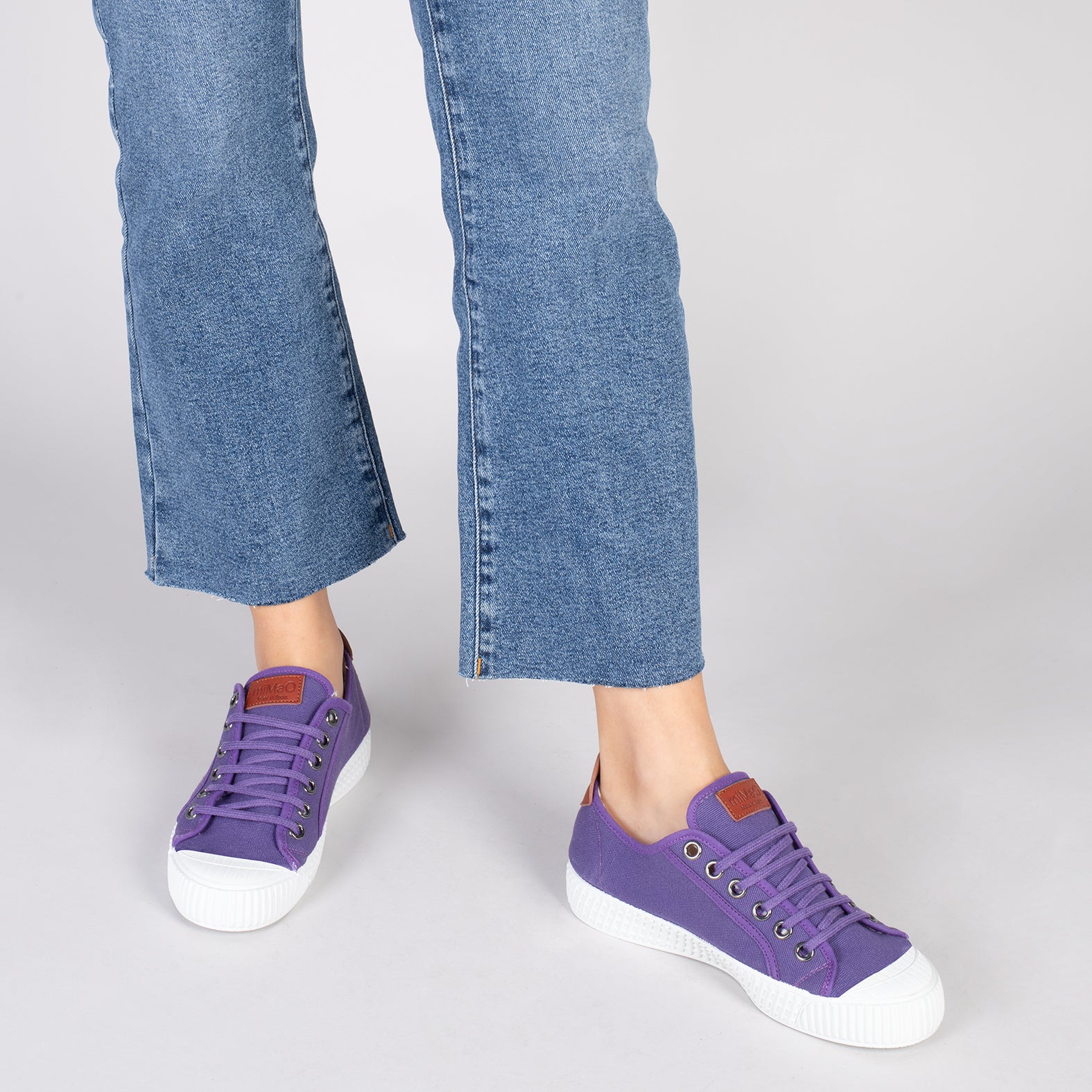 BAMBA – Zapatillas de lona hidrófuga con borreguito LILA