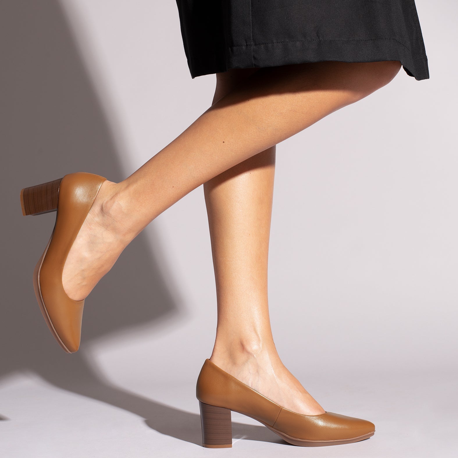 URBAN S SALON - Zapatos CAMEL con tacón madera