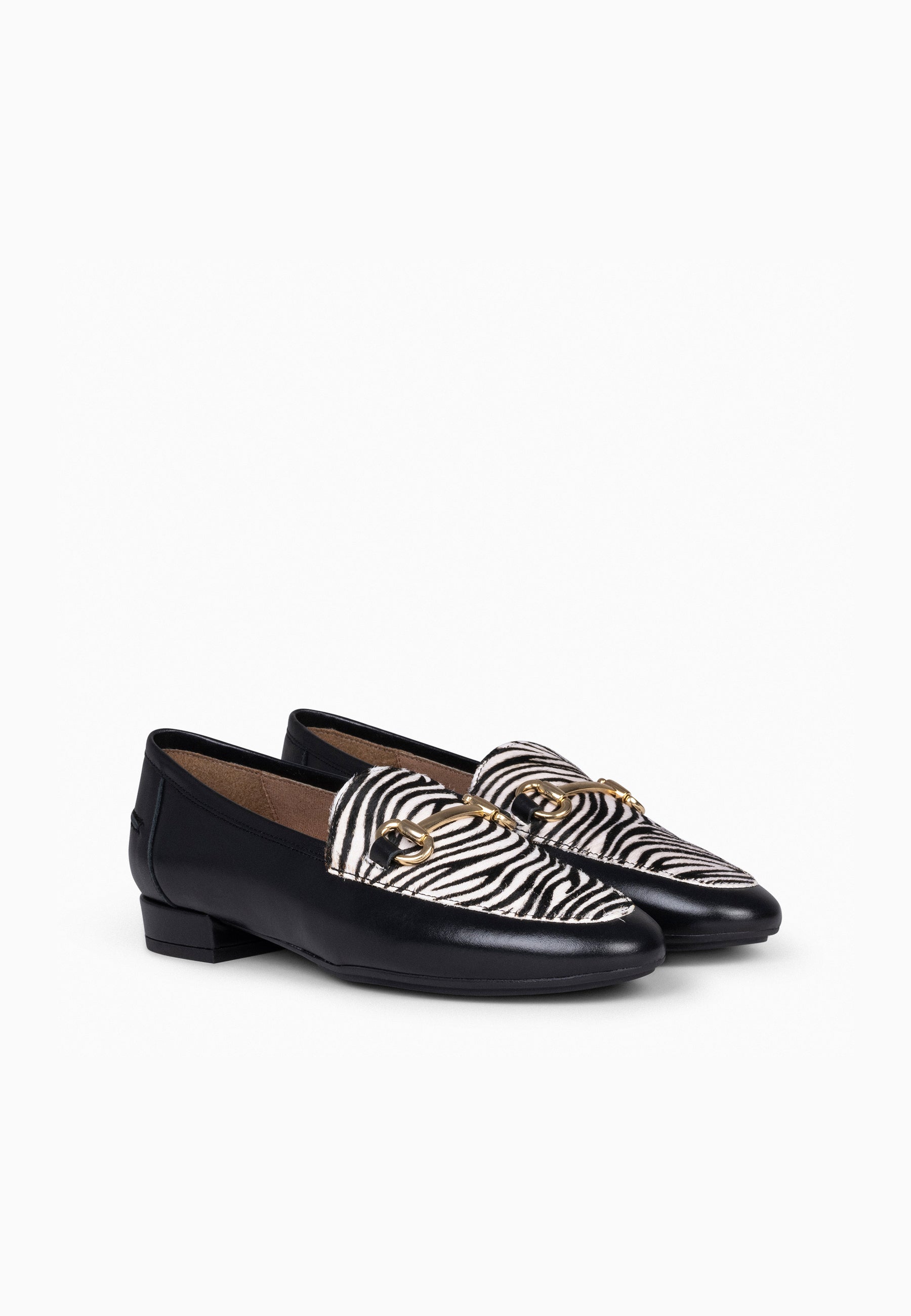 STYLE SAUVAGE - Mocasín tacón bajo CEBRA
