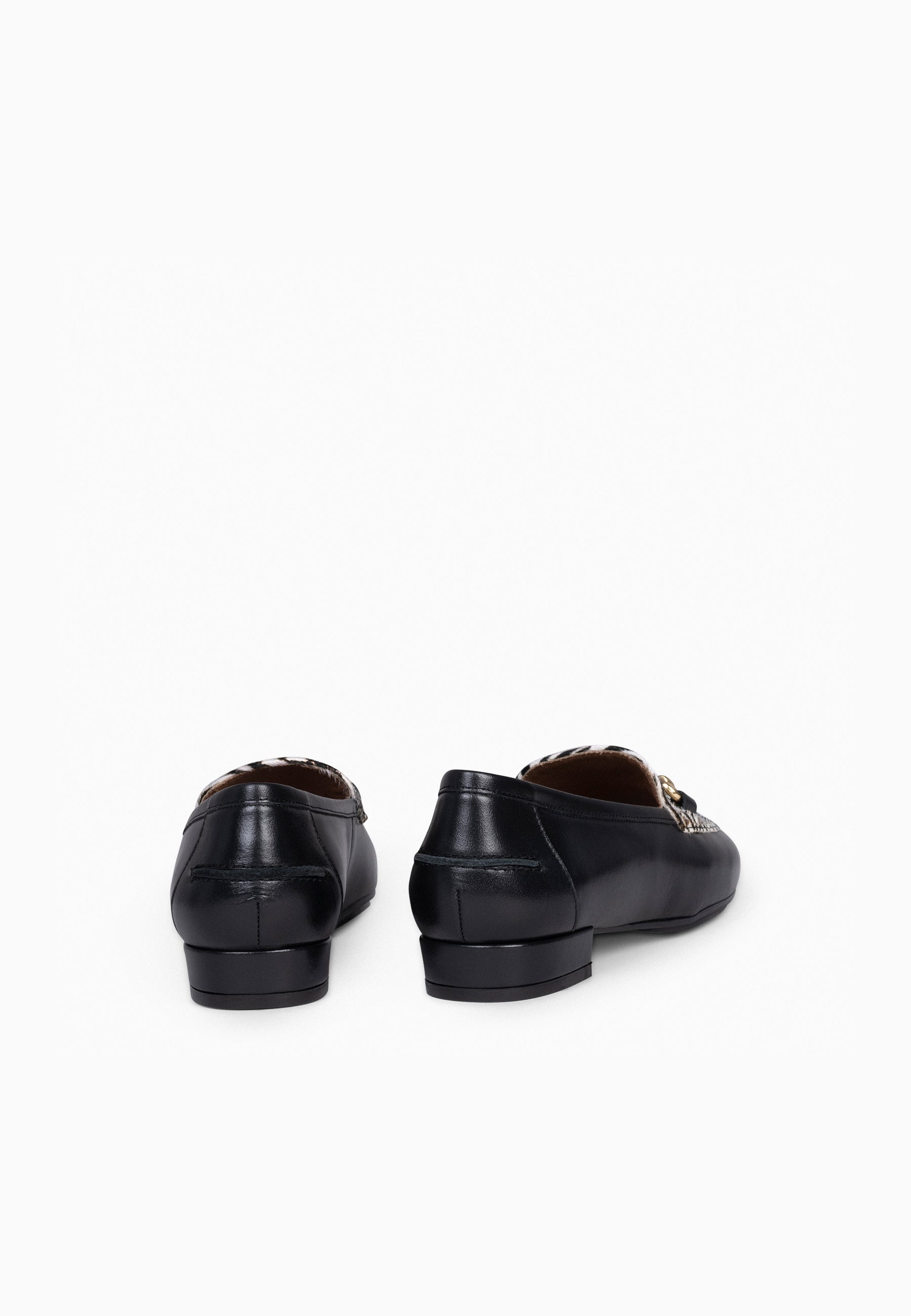 STYLE SAUVAGE - Mocasín tacón bajo CEBRA