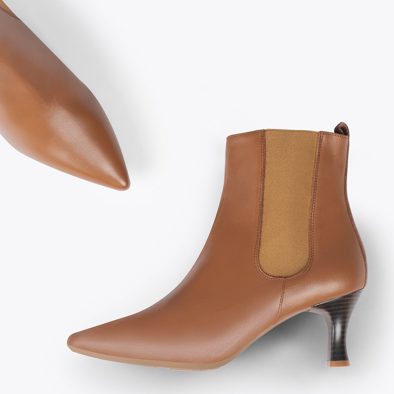 CHIC – Botines chelsea con tacón Camel napa