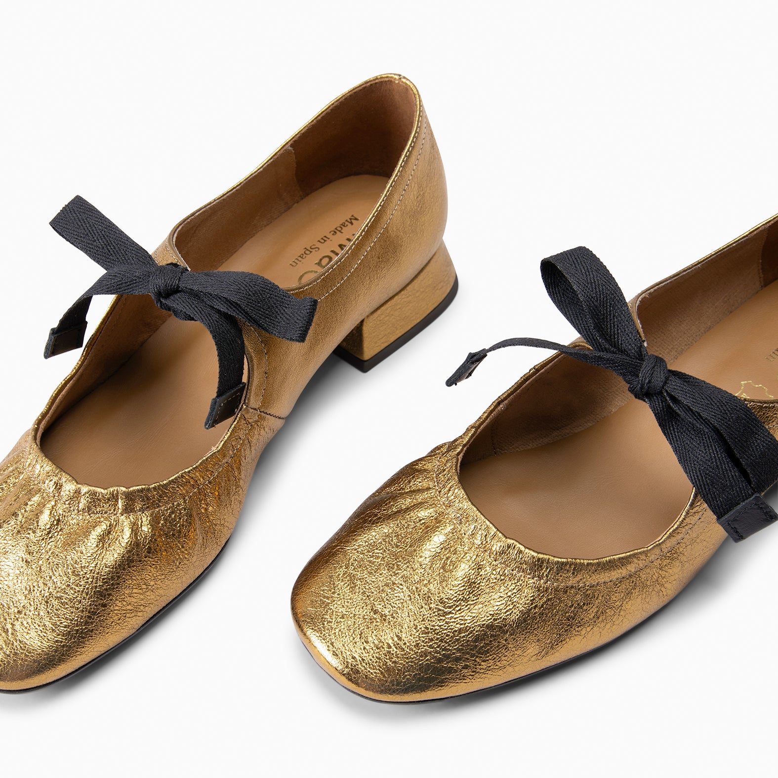 CORA – Merceditas con lazo BRONCE