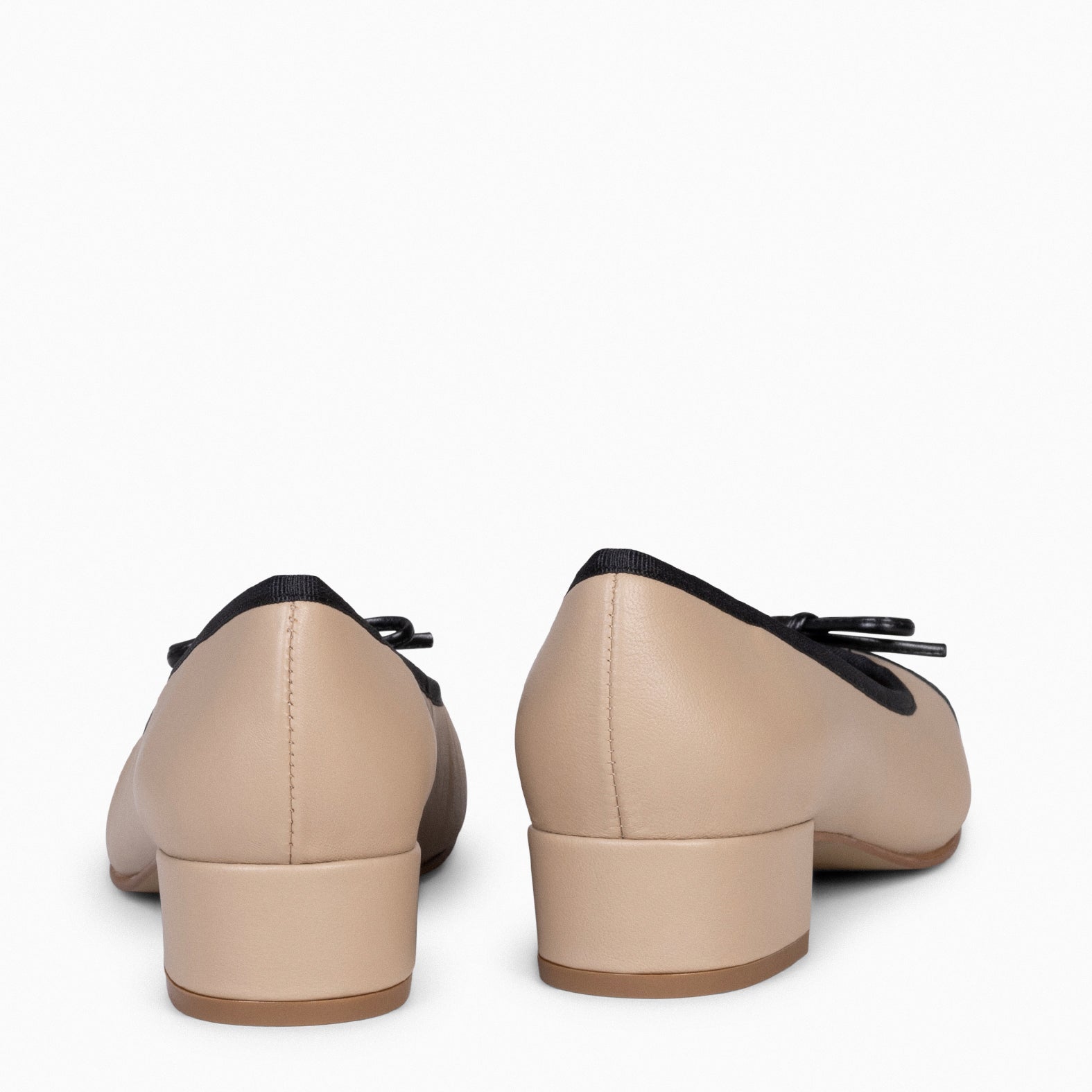 GLAMOUR – Bailarinas con tacón y puntera de charol TIERRA