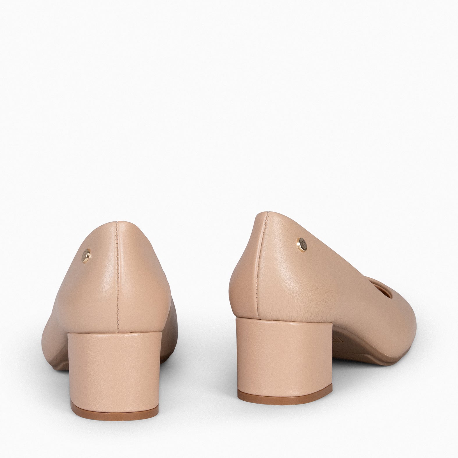 URBAN REDONDO SALÓN – Zapatos de tacón bajo de napa NUDE