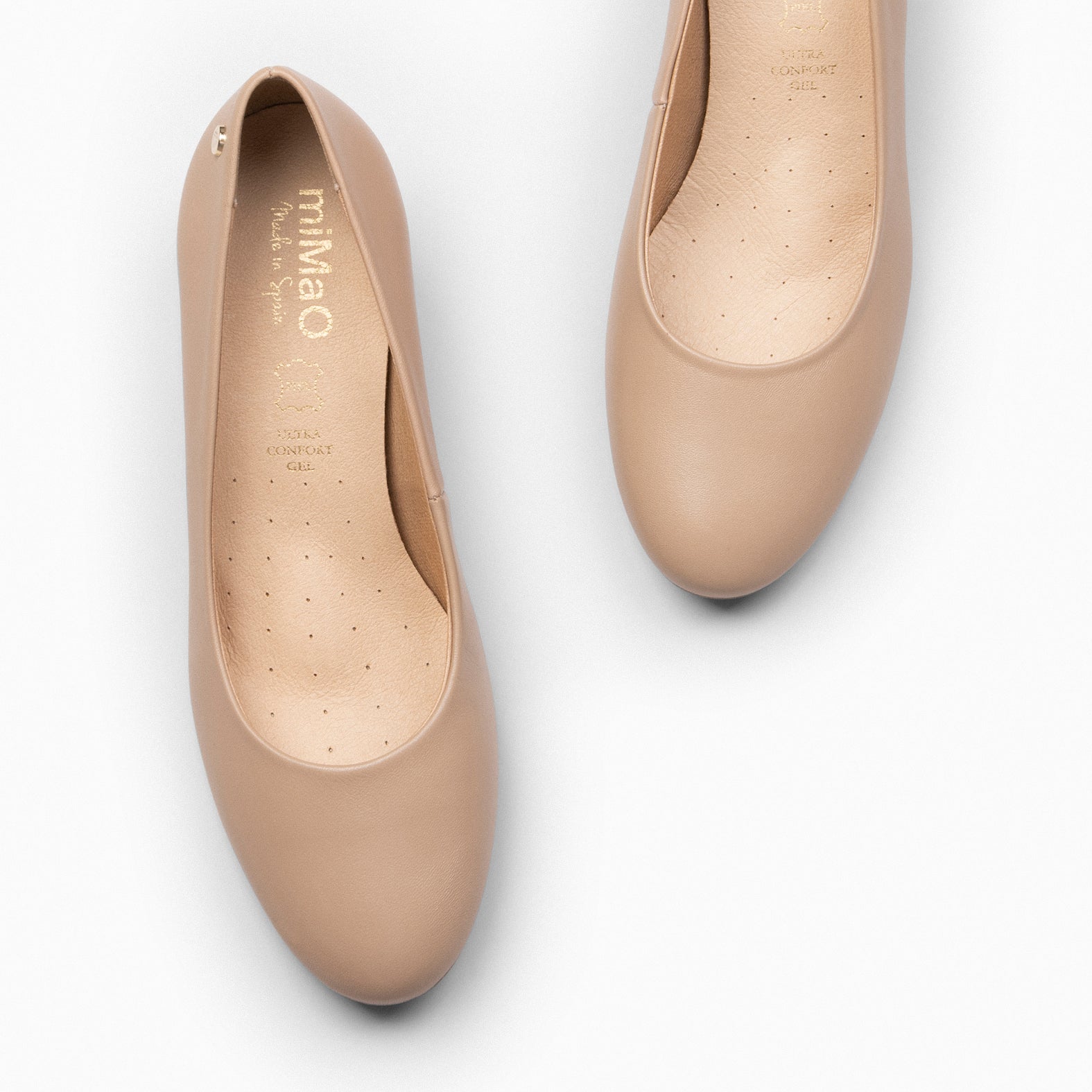 URBAN REDONDO SALÓN – Zapatos de tacón bajo de napa NUDE