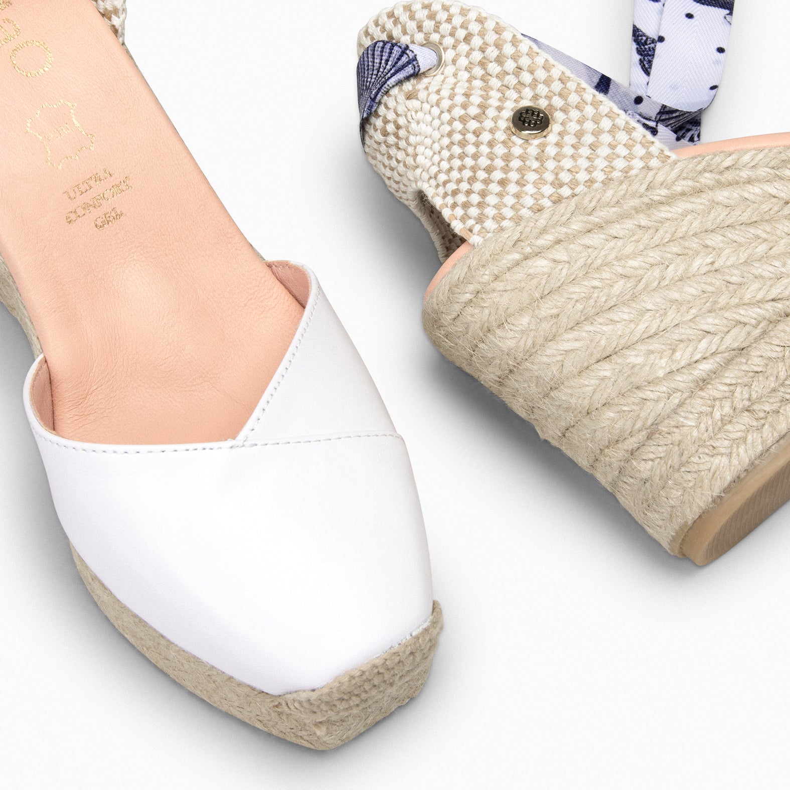 ARUBA - CUÑAS DE ESPARTO CON LAZO ESTAMPADO BLANCO