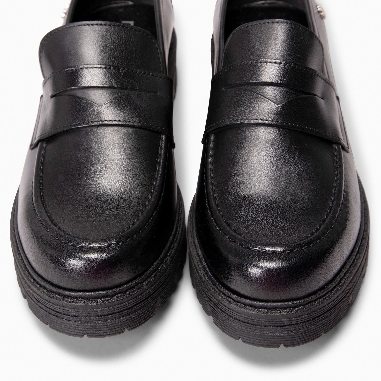 TRAVIS - Mocasin de piel de napa cepillada NEGRO