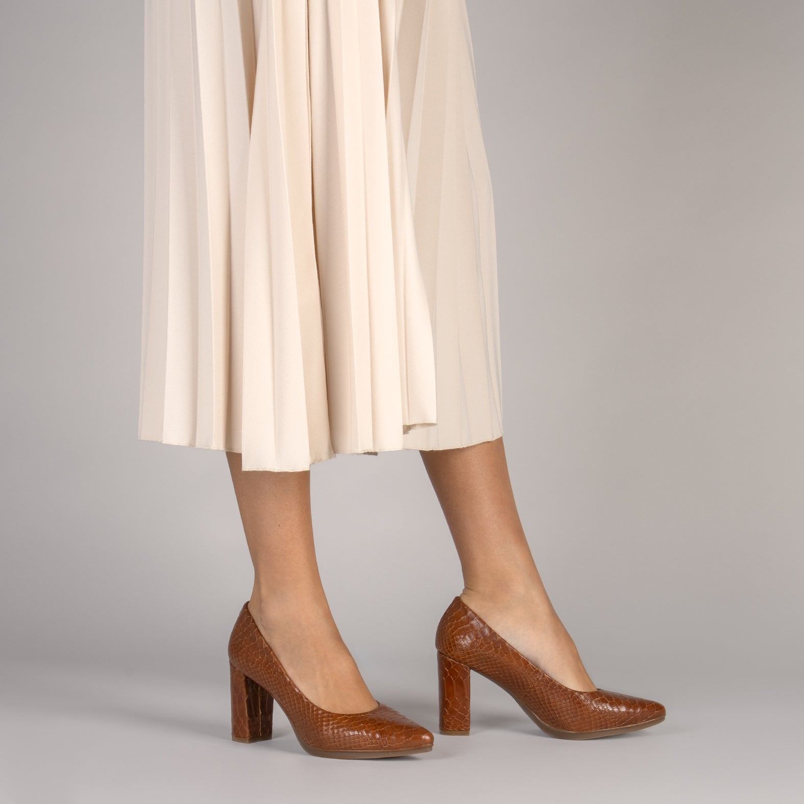 URBAN SAUVAGE - Zapatos de salón con textura de serpiente CAMEL