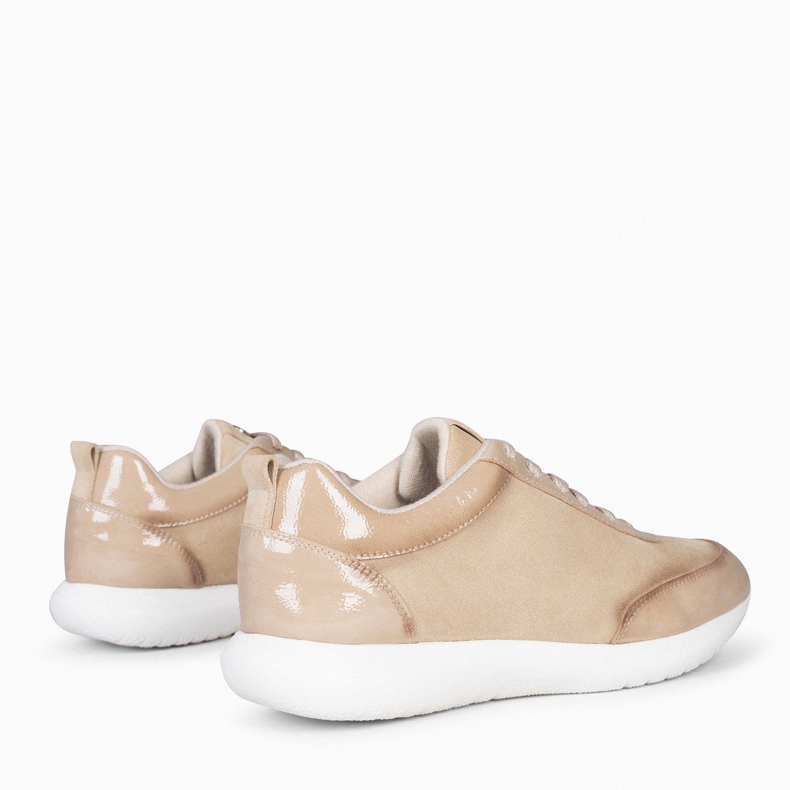 LOIRA - Zapatillas de Serraje BEIGE con Charol difuminado