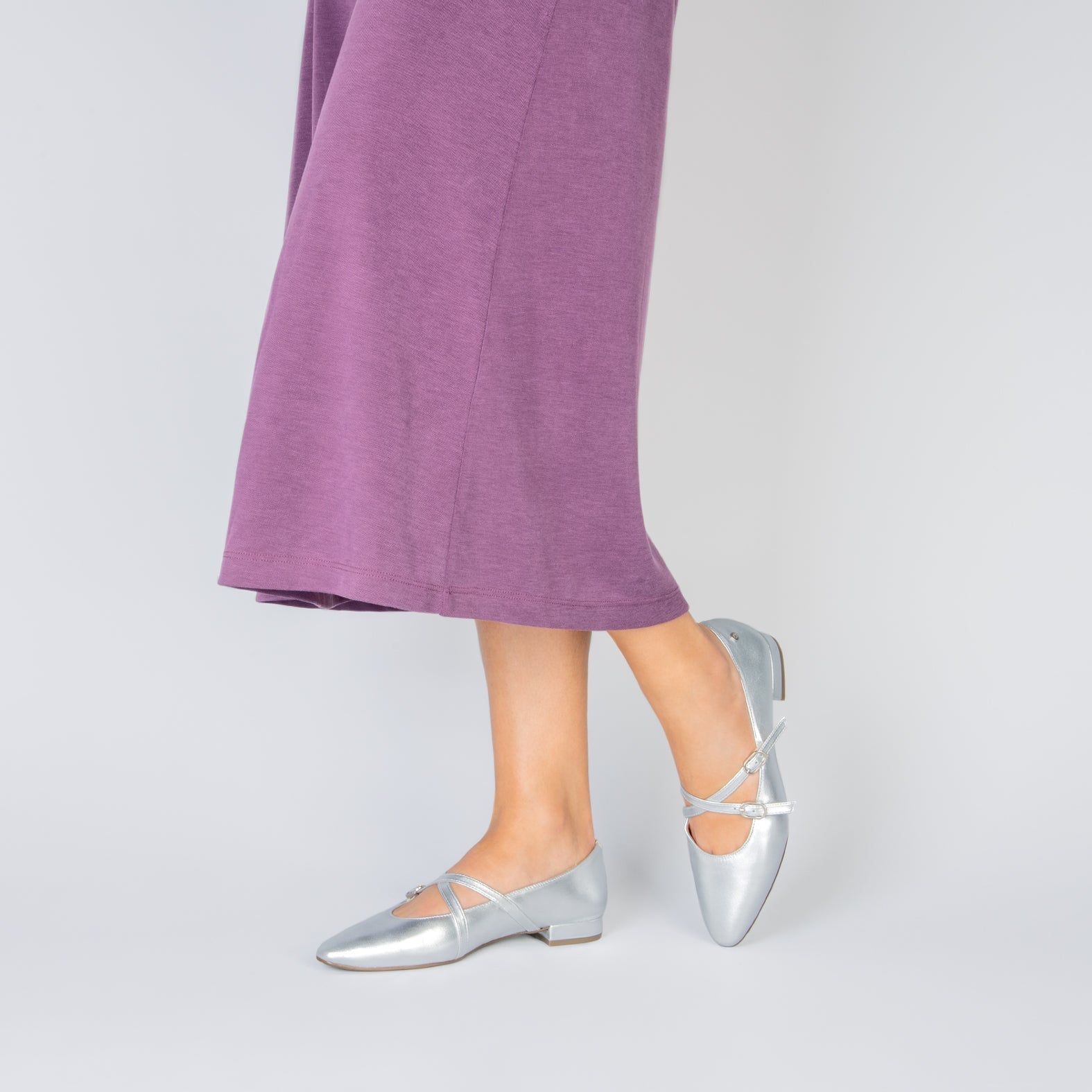 TERESA - Mercedita de tacón bajo con tiras cruzadas PLATA