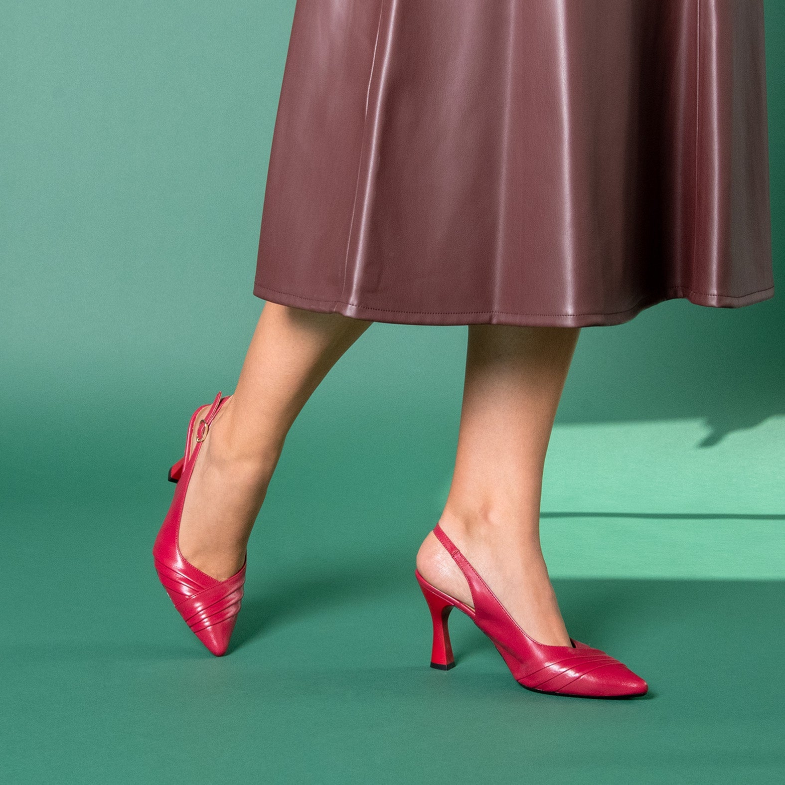 CARLA - Zapato de tacón alto destalonado CEREZA