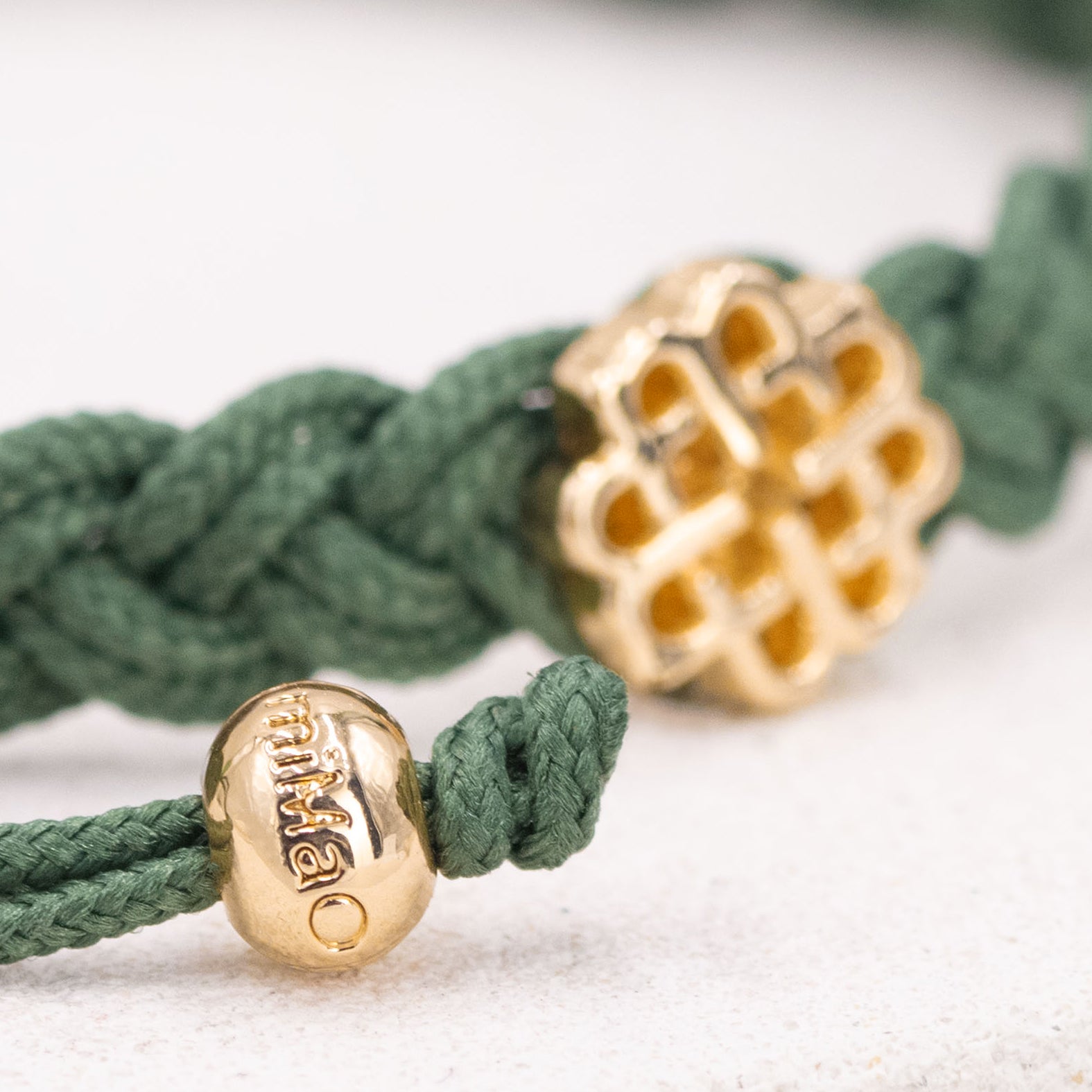 PULSERA VERDE MUSGO DE LA SALUD ORO
