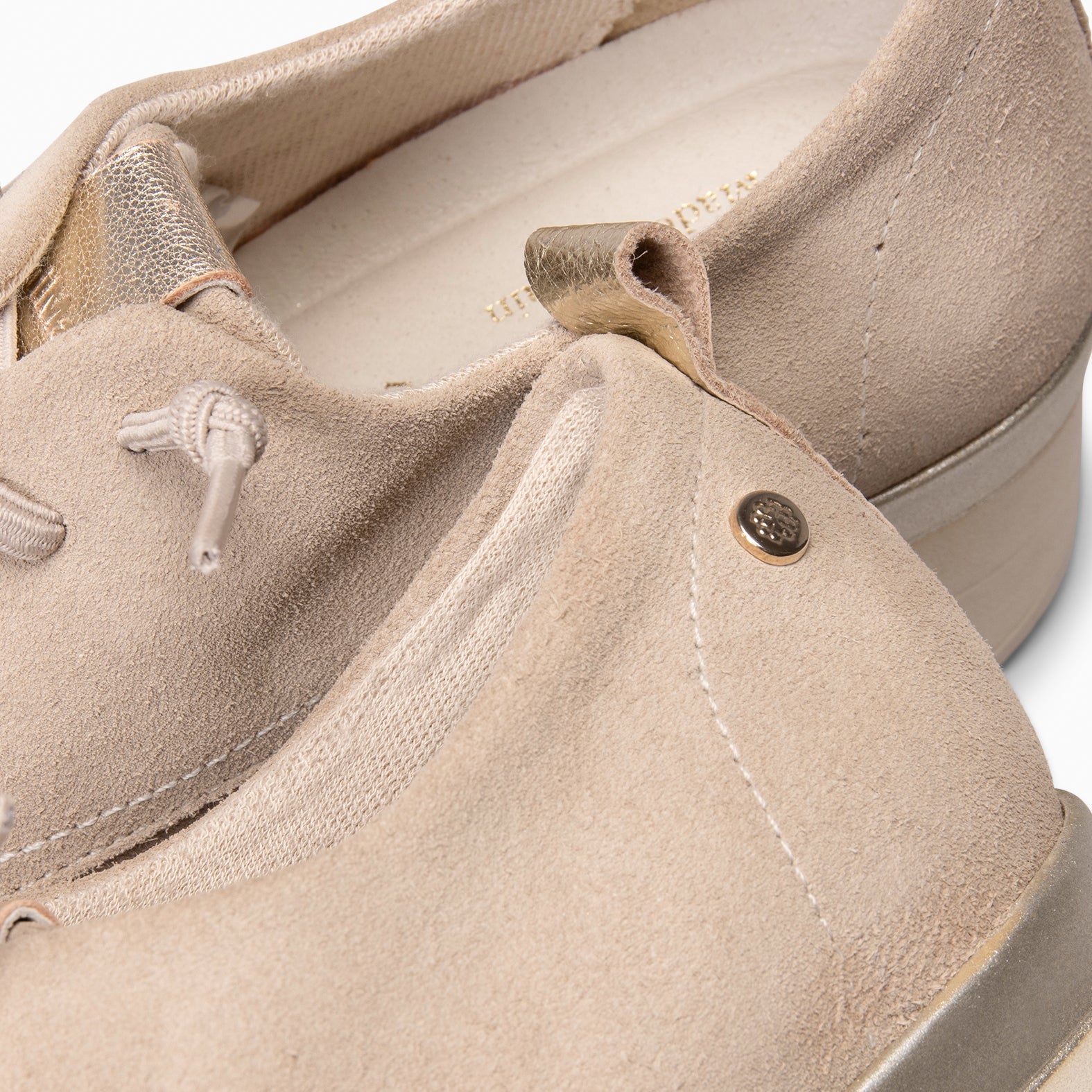CASSEL - DEPORTIVA CON CUÑA BEIGE